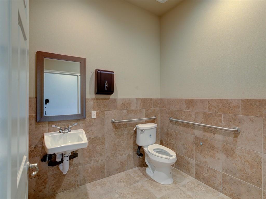 2301 S Bagdad Rd #301 Property Photo 23