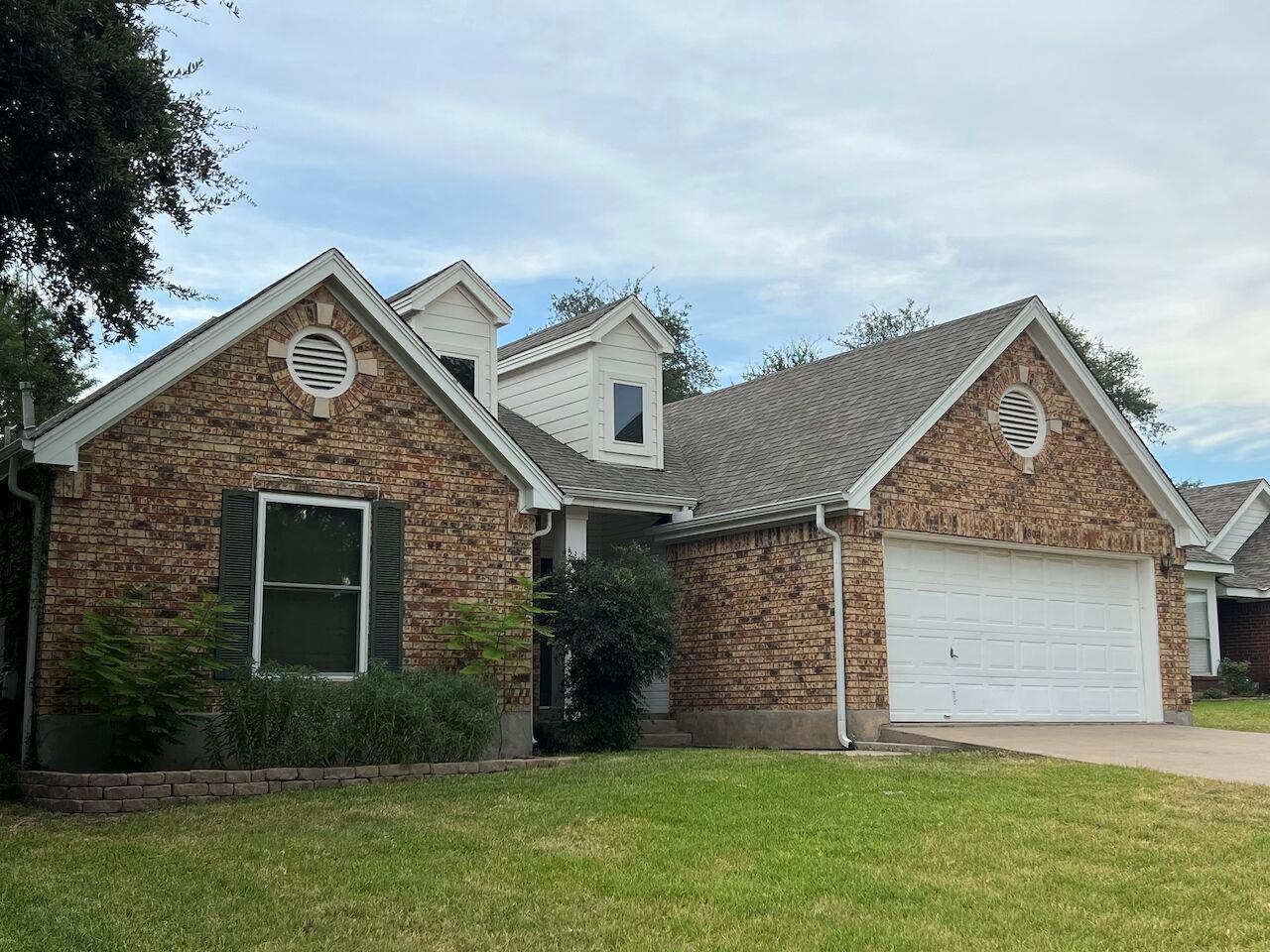1808 Lion Heart Dr Property Photo 2