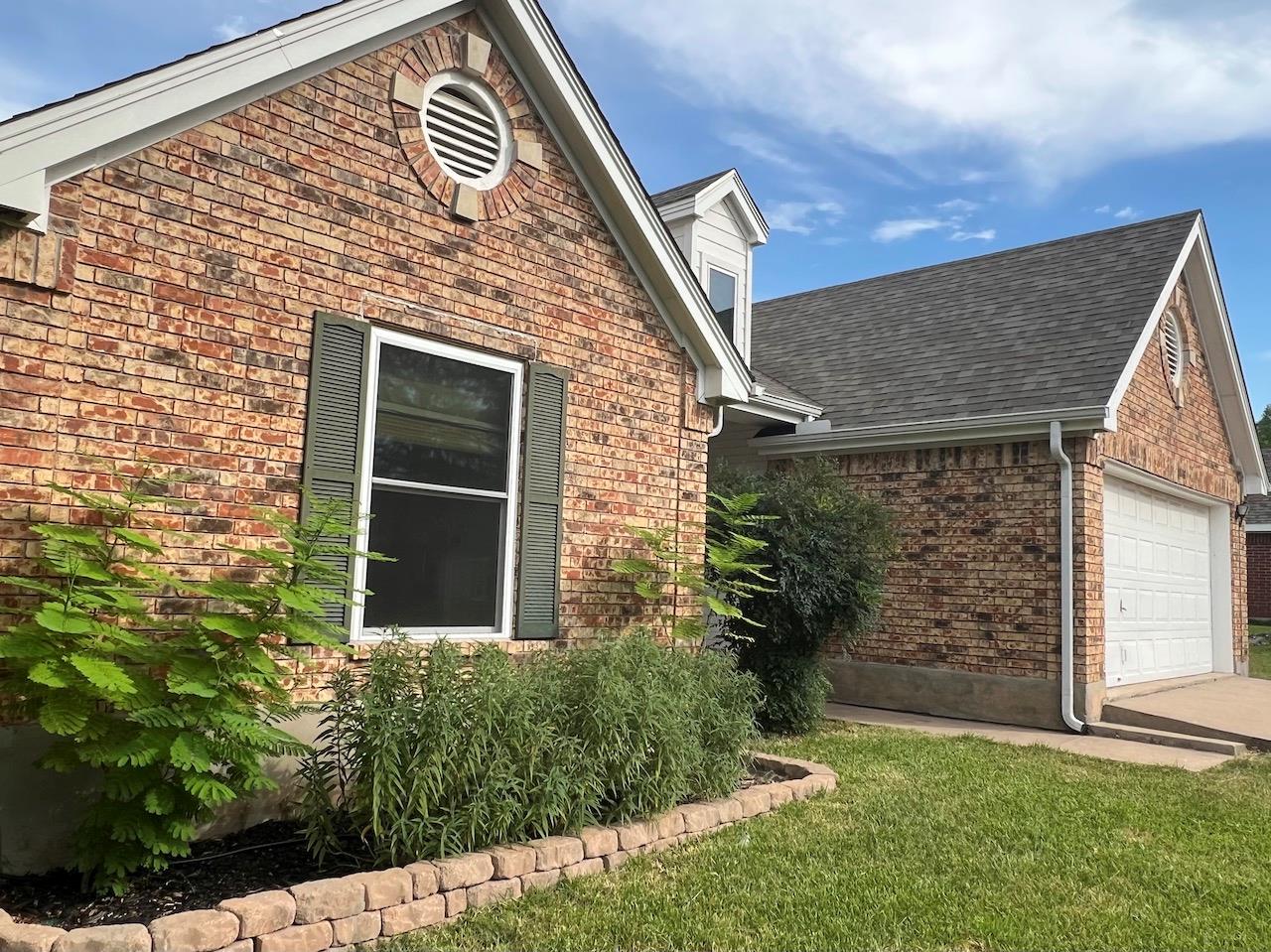 1808 Lion Heart Dr Property Photo 3