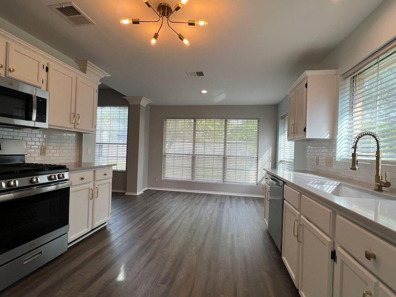 1808 Lion Heart Dr Property Photo 14