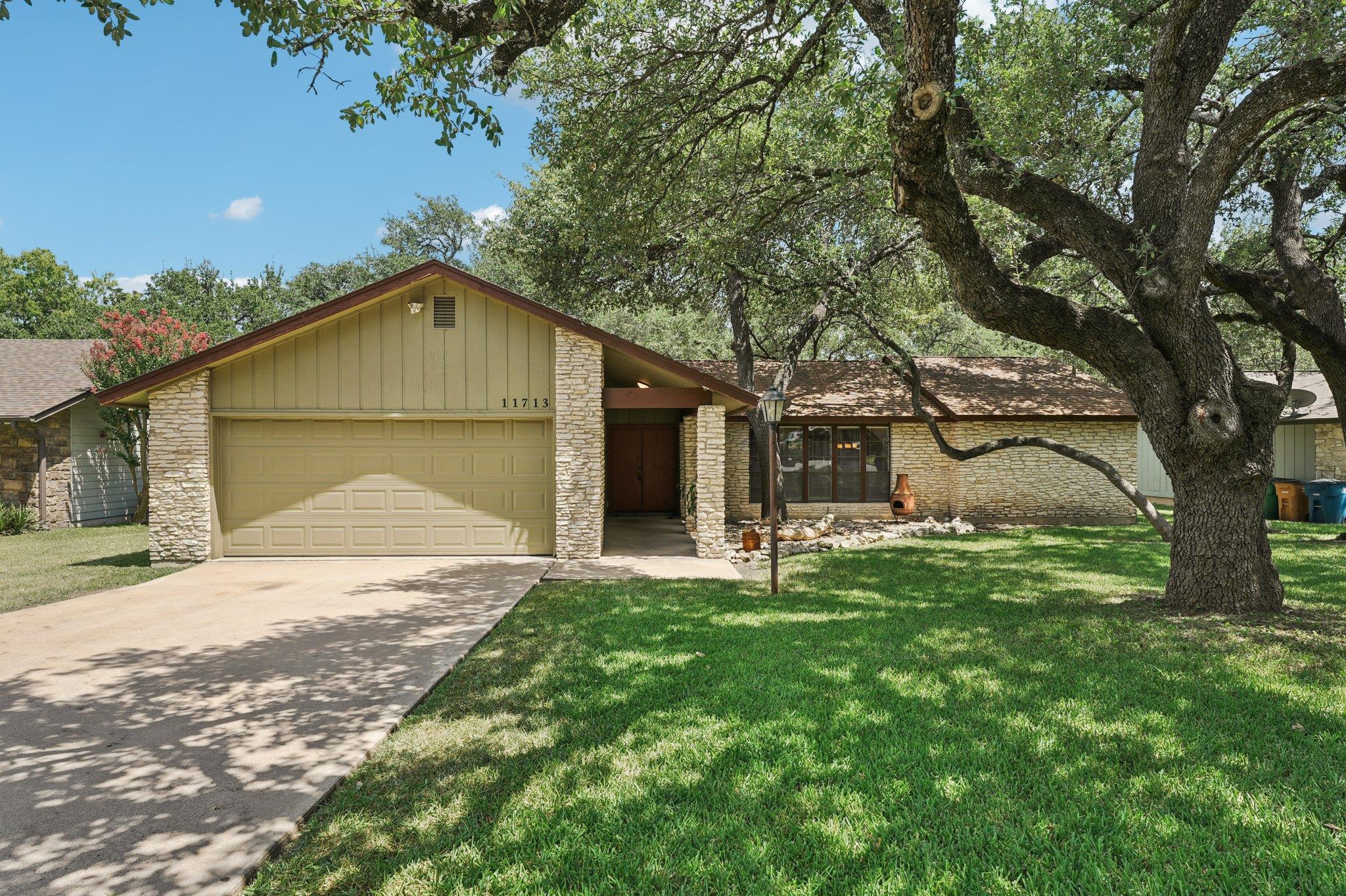 11713 Broad Oaks Dr Property Photo 1