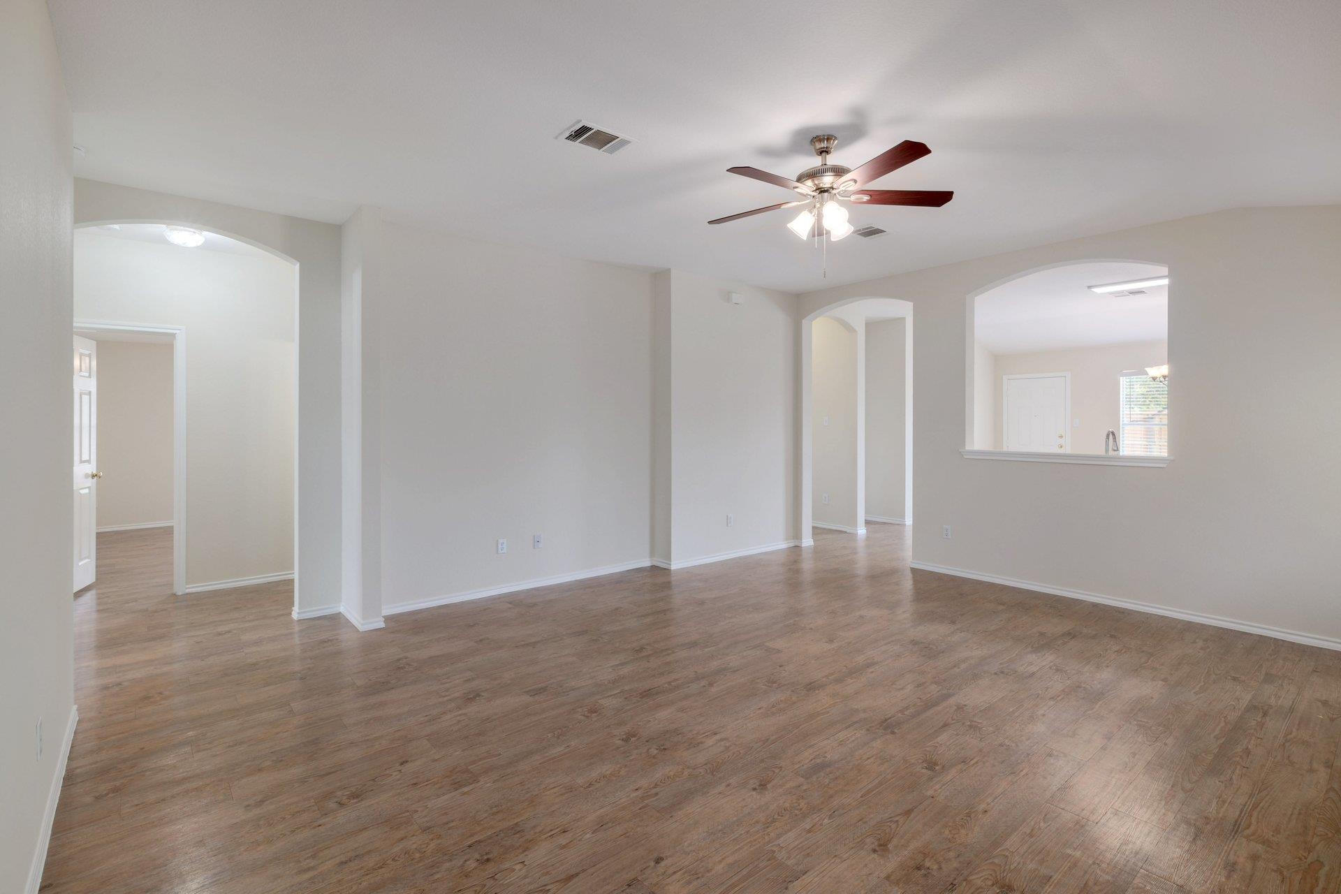 1014 W South St Property Photo 4