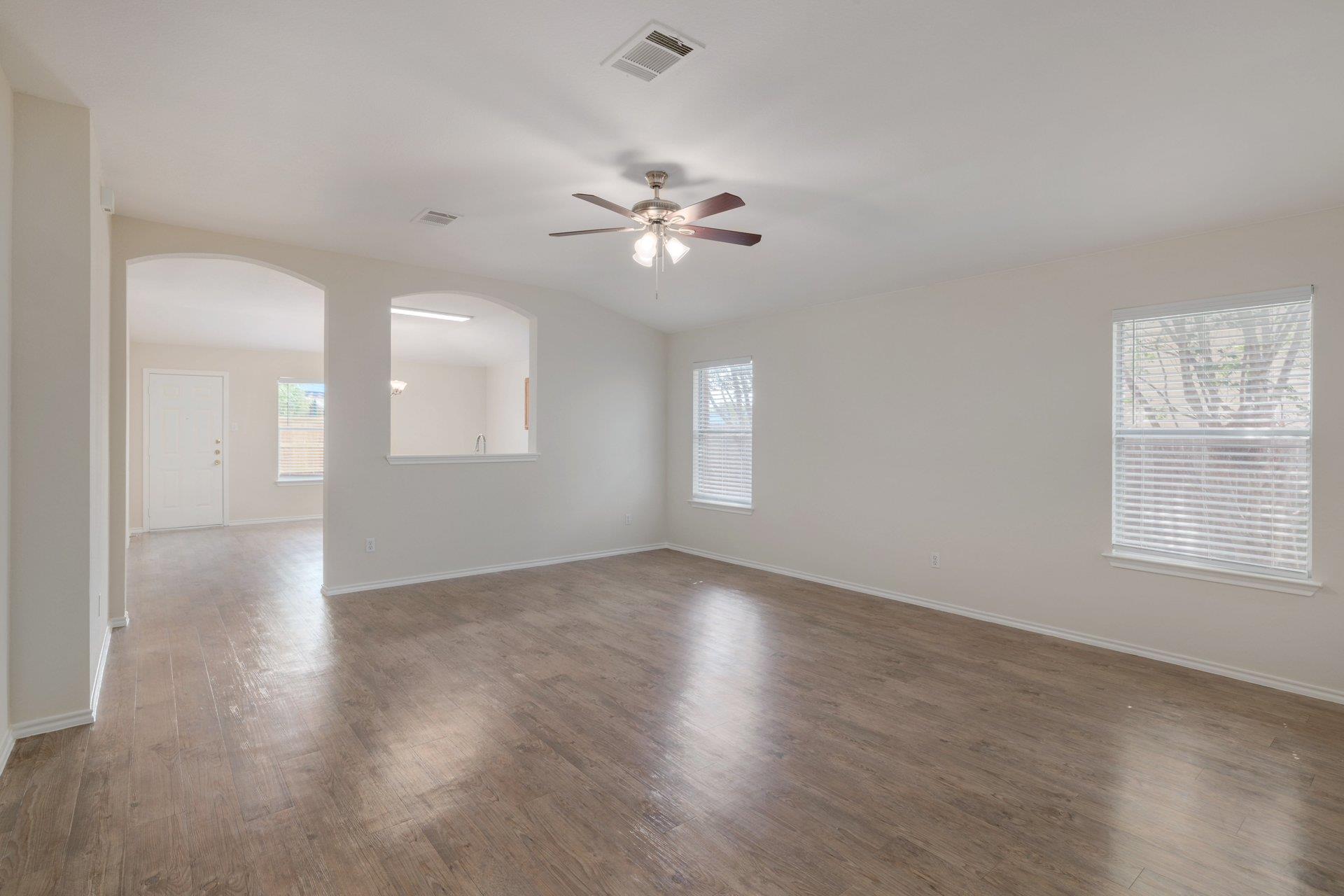 1014 W South St Property Photo 5