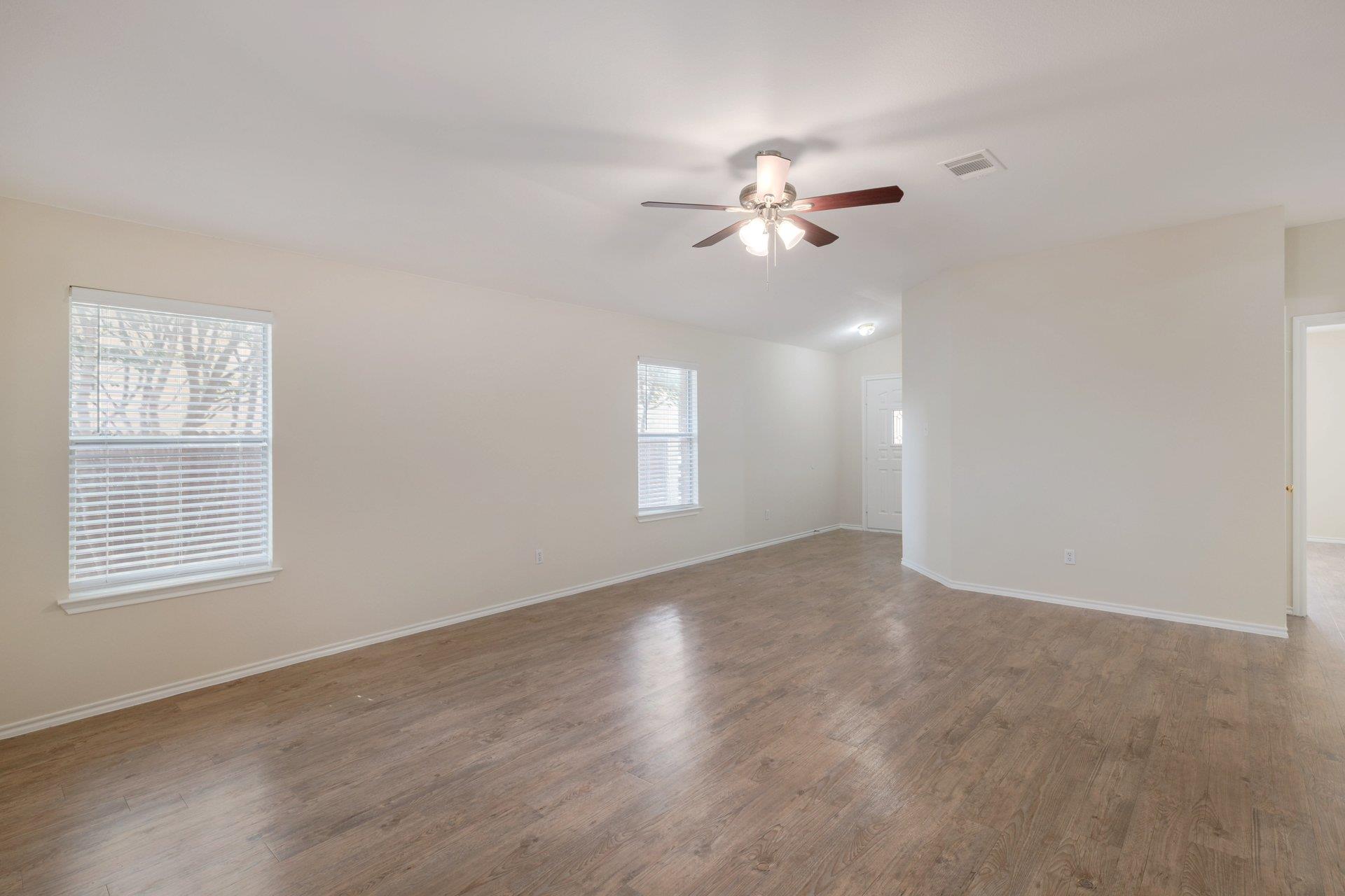 1014 W South St Property Photo 6