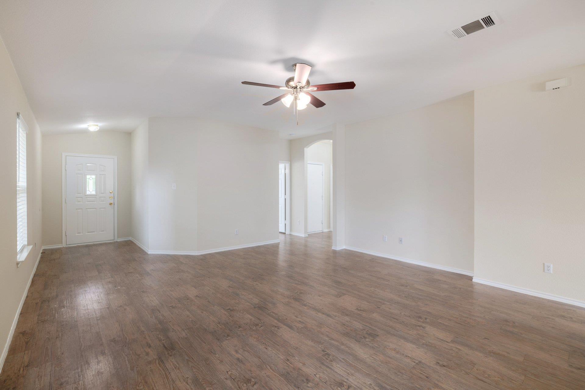 1014 W South St Property Photo 7