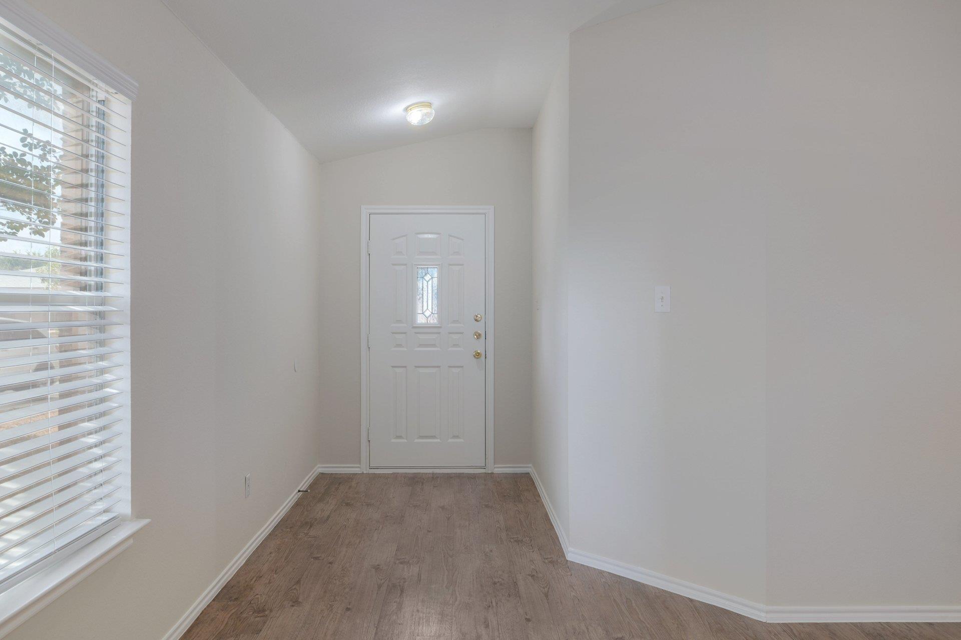 1014 W South St Property Photo 8