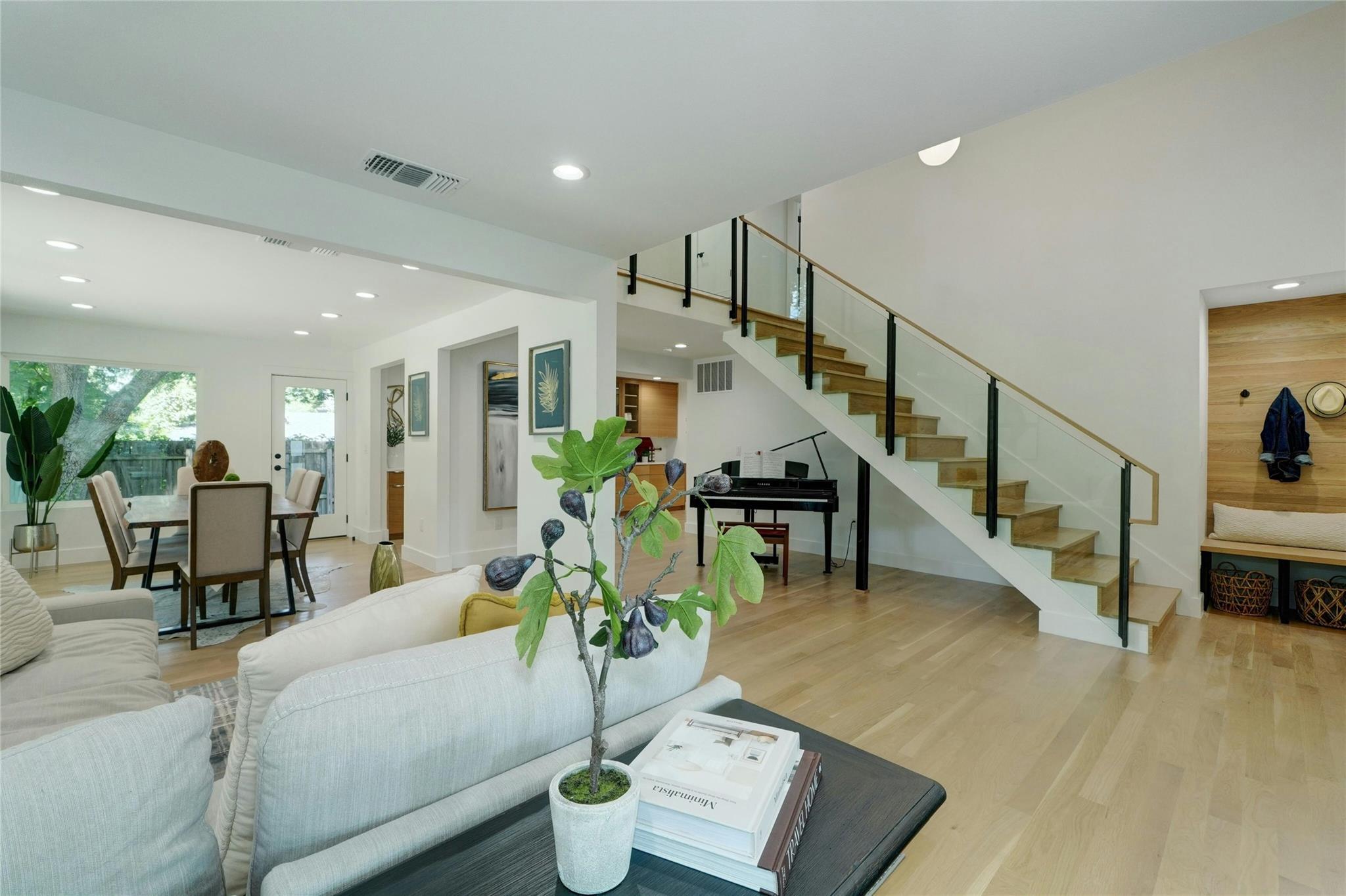 3104 Santa Monica Dr Property Photo 5