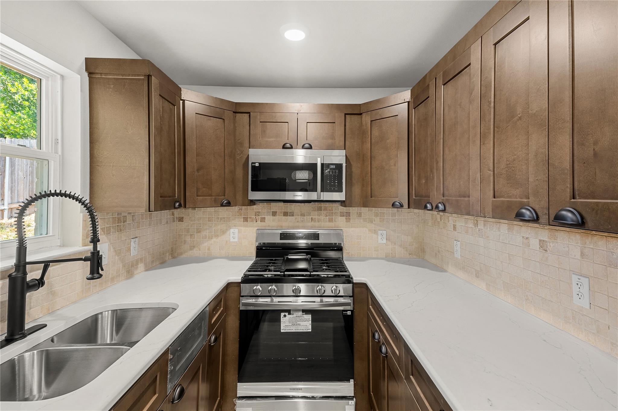 1716 Rockbridge Ter Property Photo 6