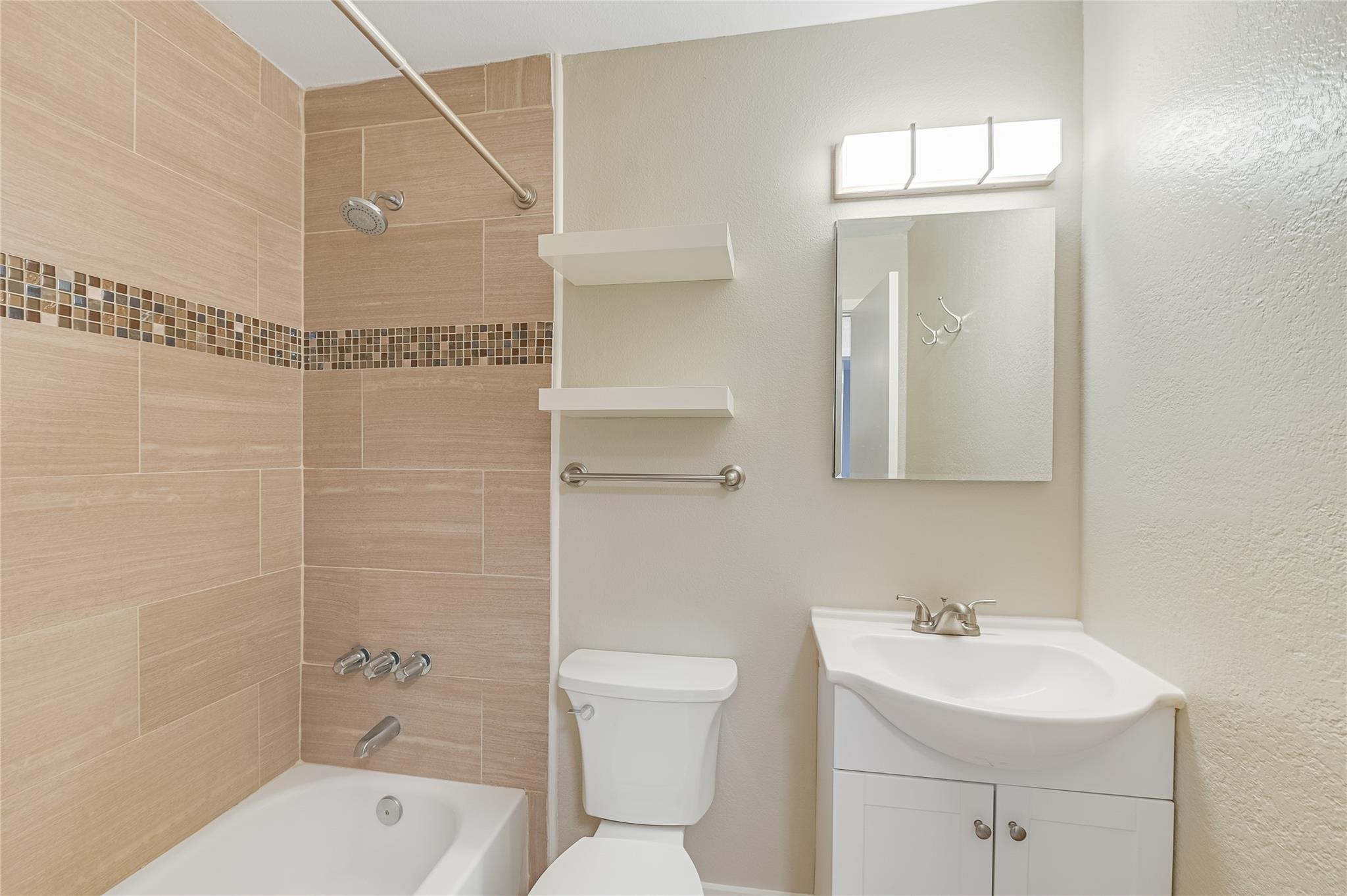 2401 Manor Rd #131 Property Photo 15