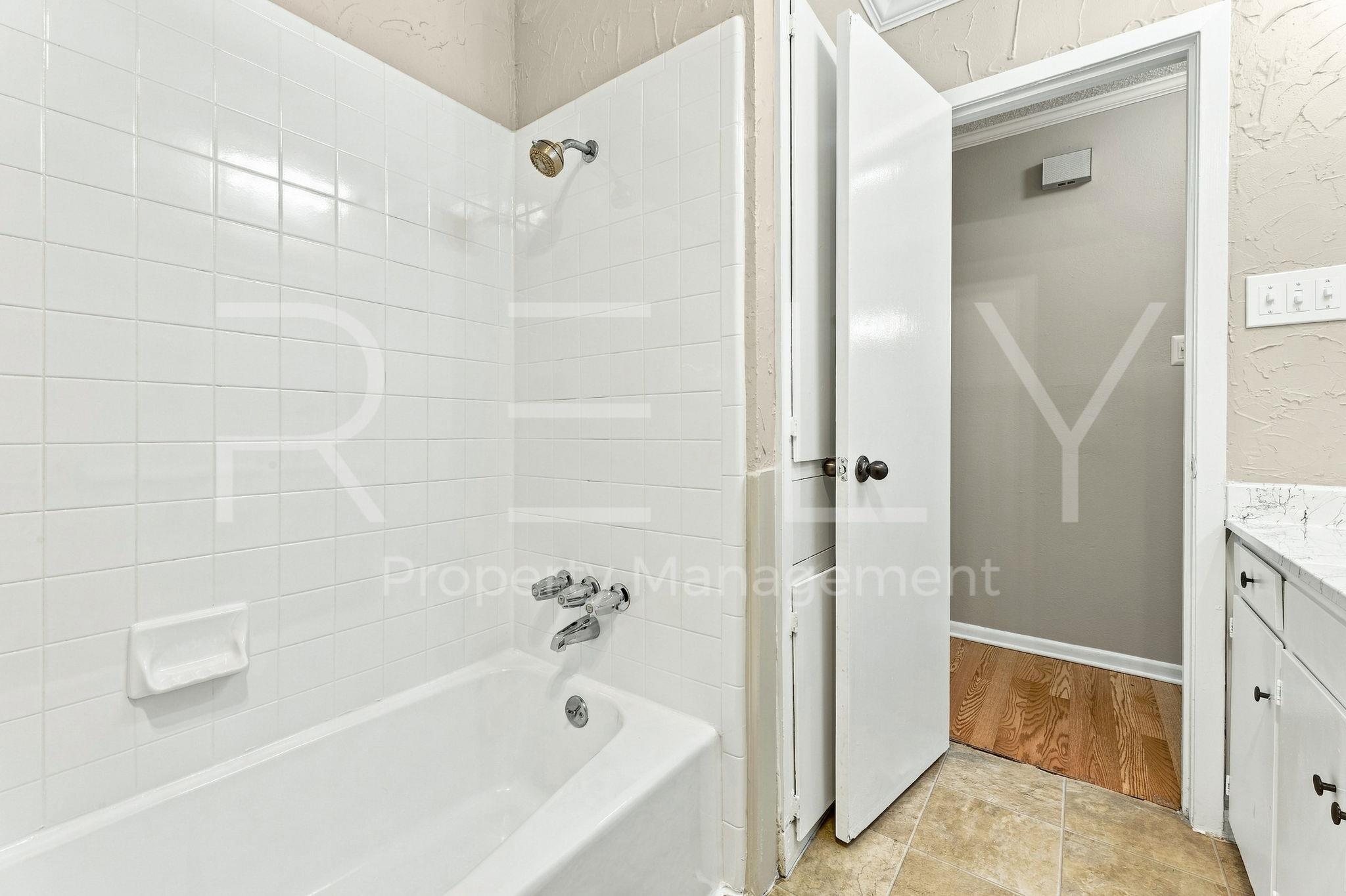 205 W William Cannon Dr #a Property Photo 18