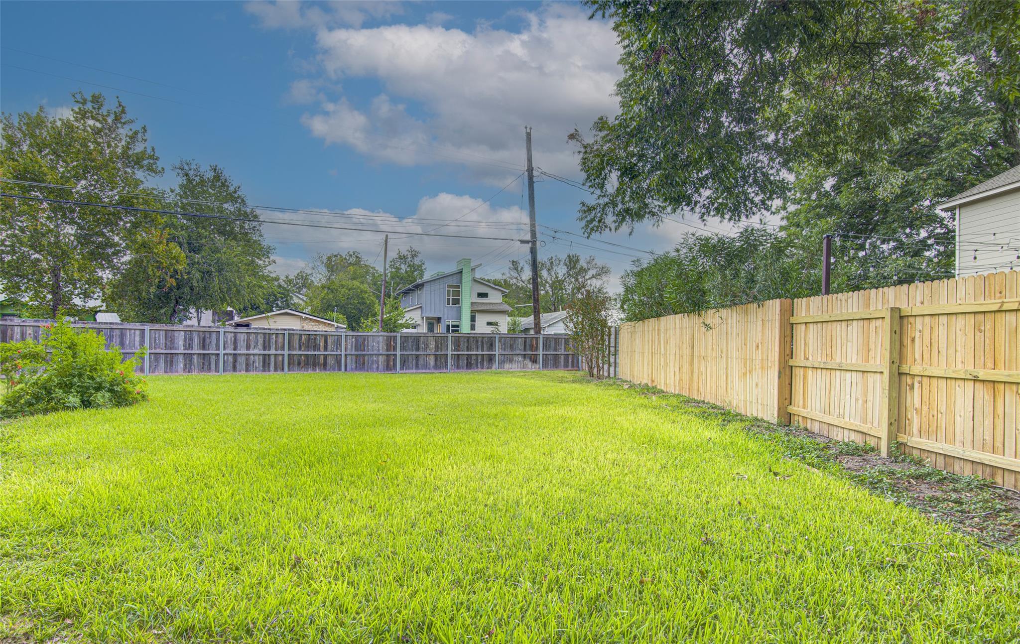 1106 Berger St Property Photo 2