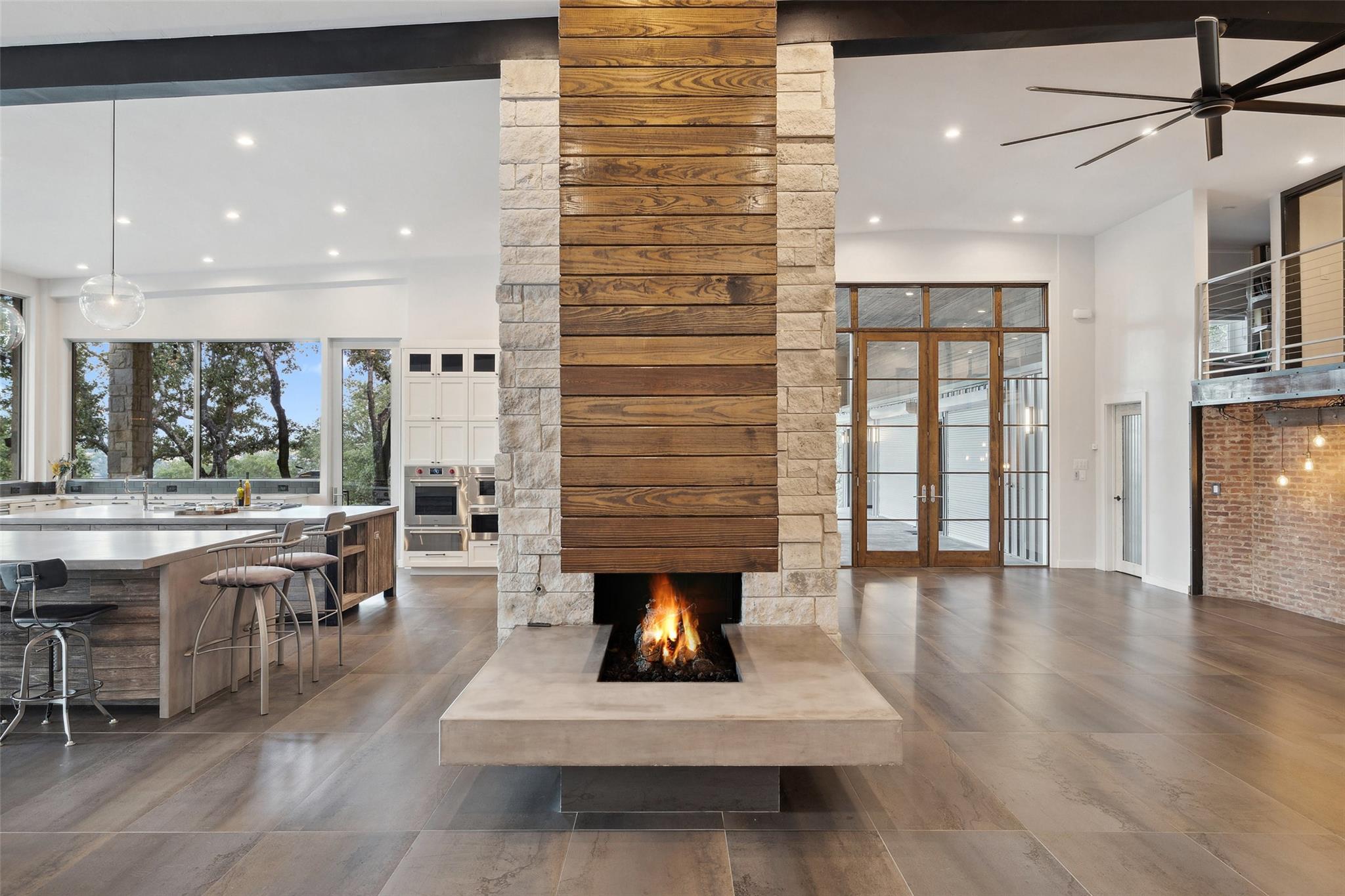 2412 Bee Creek Rd Property Photo 3