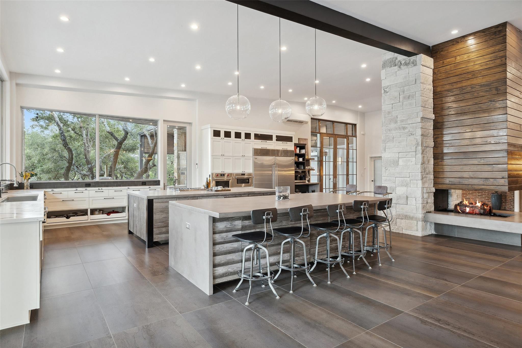 2412 Bee Creek Rd Property Photo 4