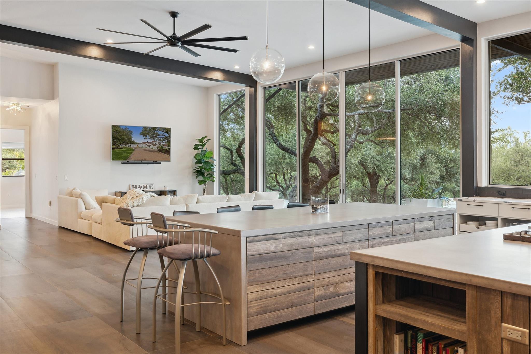 2412 Bee Creek Rd Property Photo 7