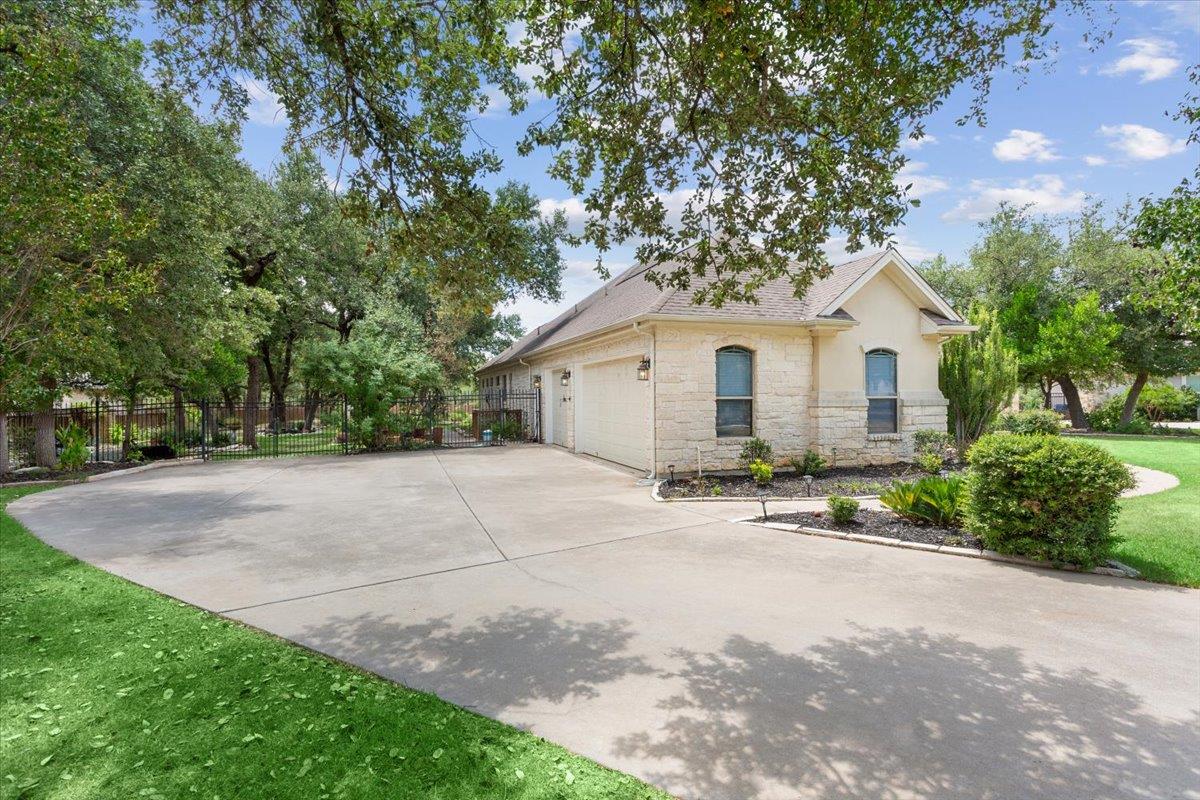 521 Buena Vista Dr Property Photo 2