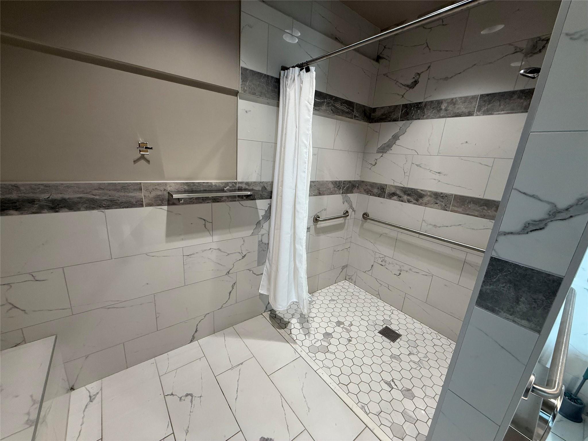 1009 N Rm-620 Rd #104 Property Photo 26