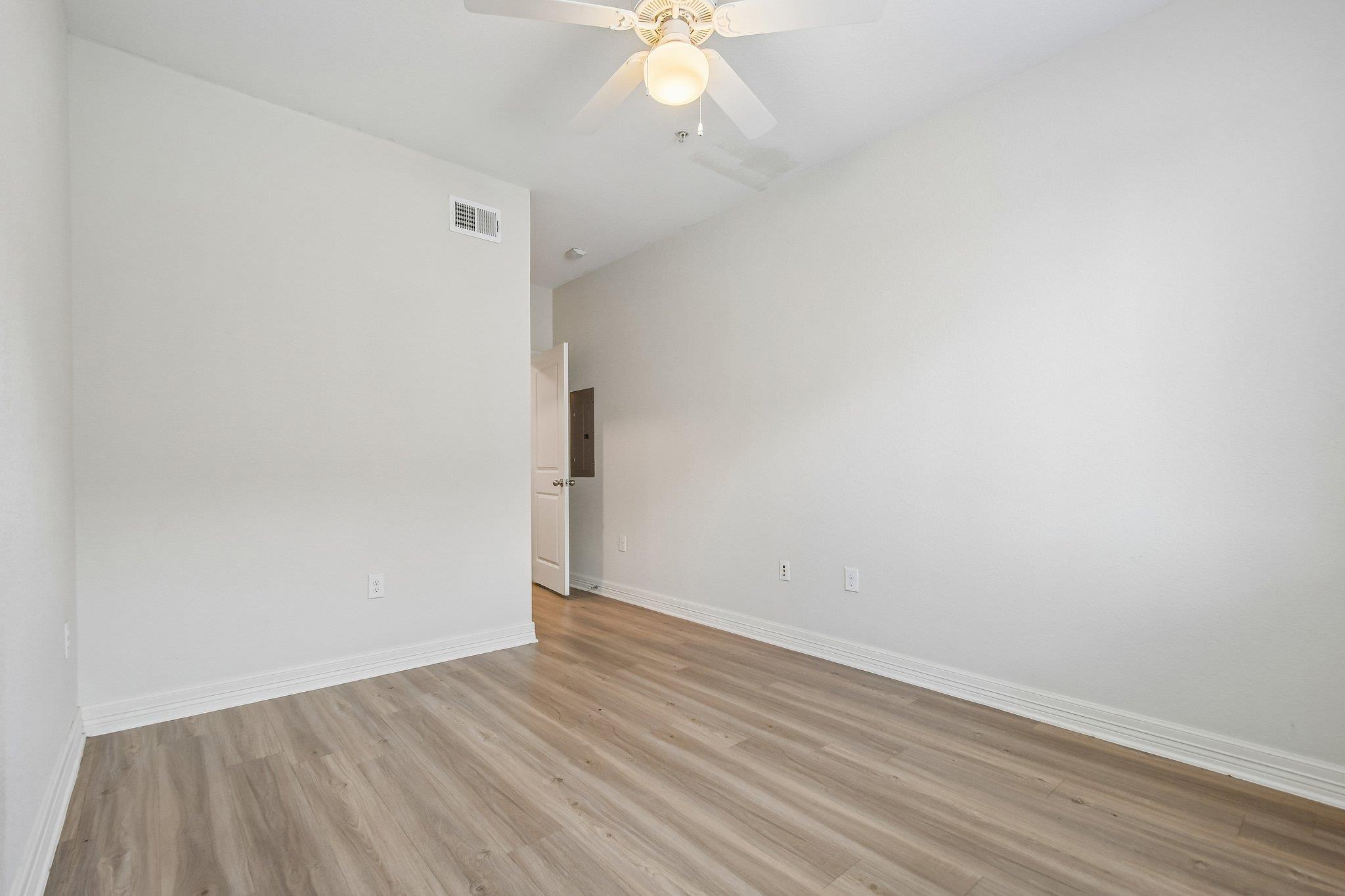 1201 Whitestone Blvd #i-102 Property Photo 13