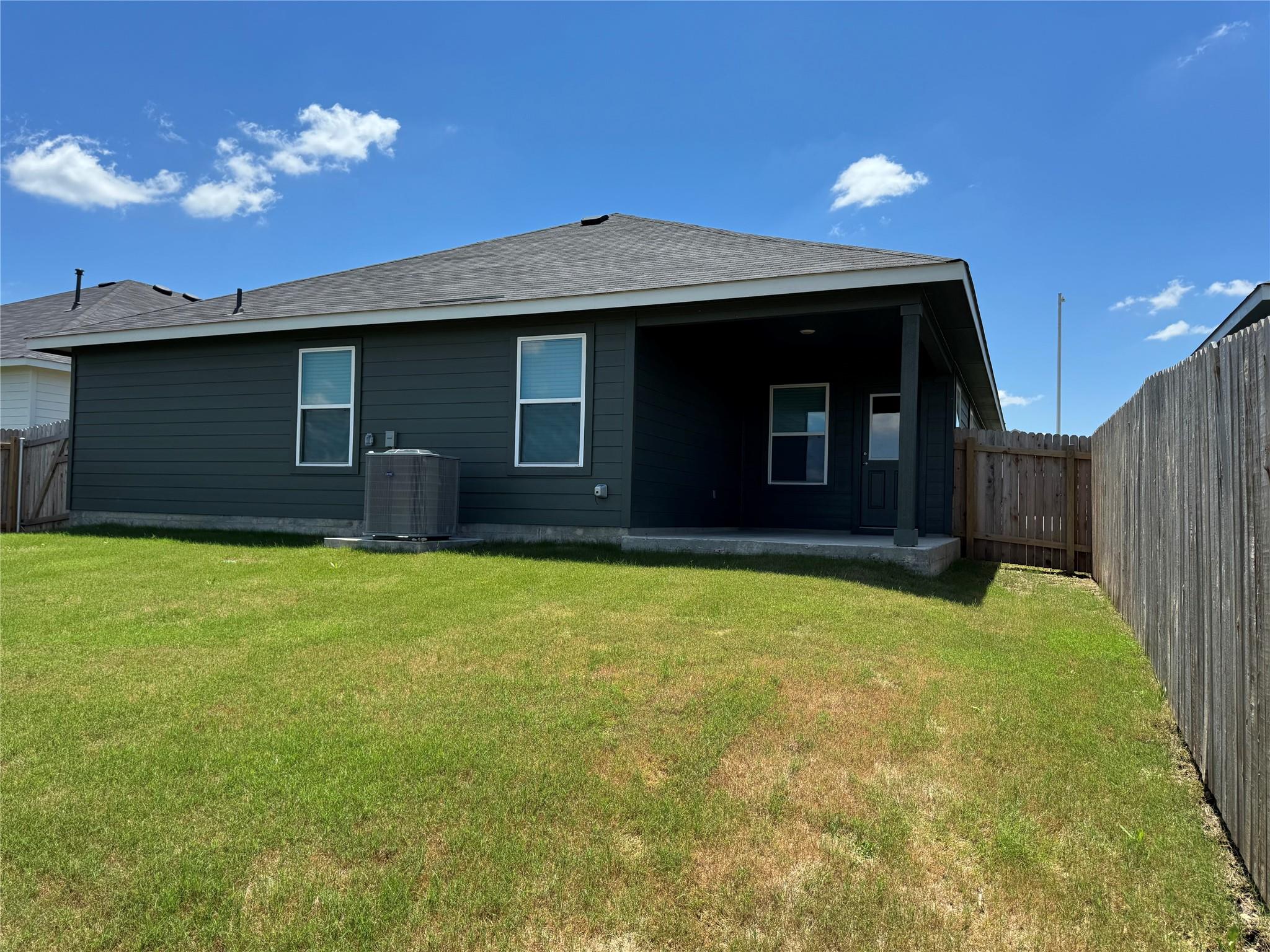 515 Hodges St Property Photo 5