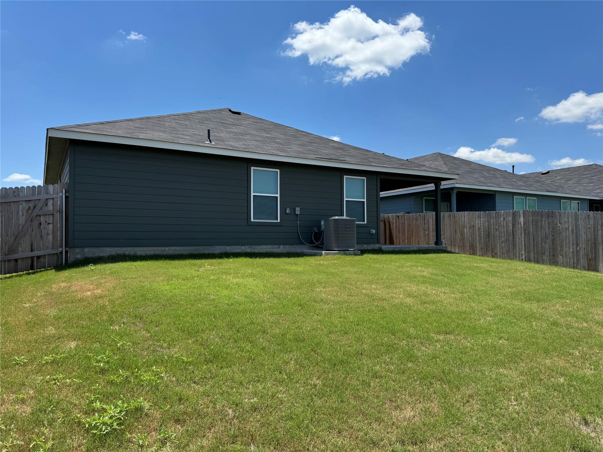 515 Hodges St Property Photo 6