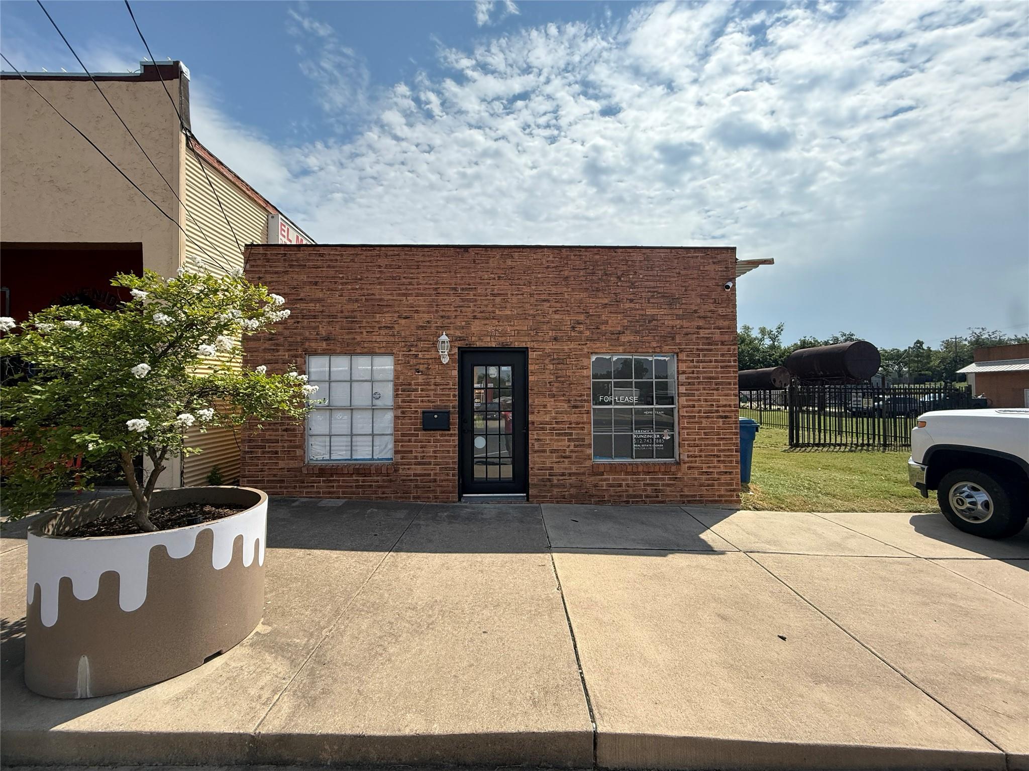 117 S Main St Property Photo 2