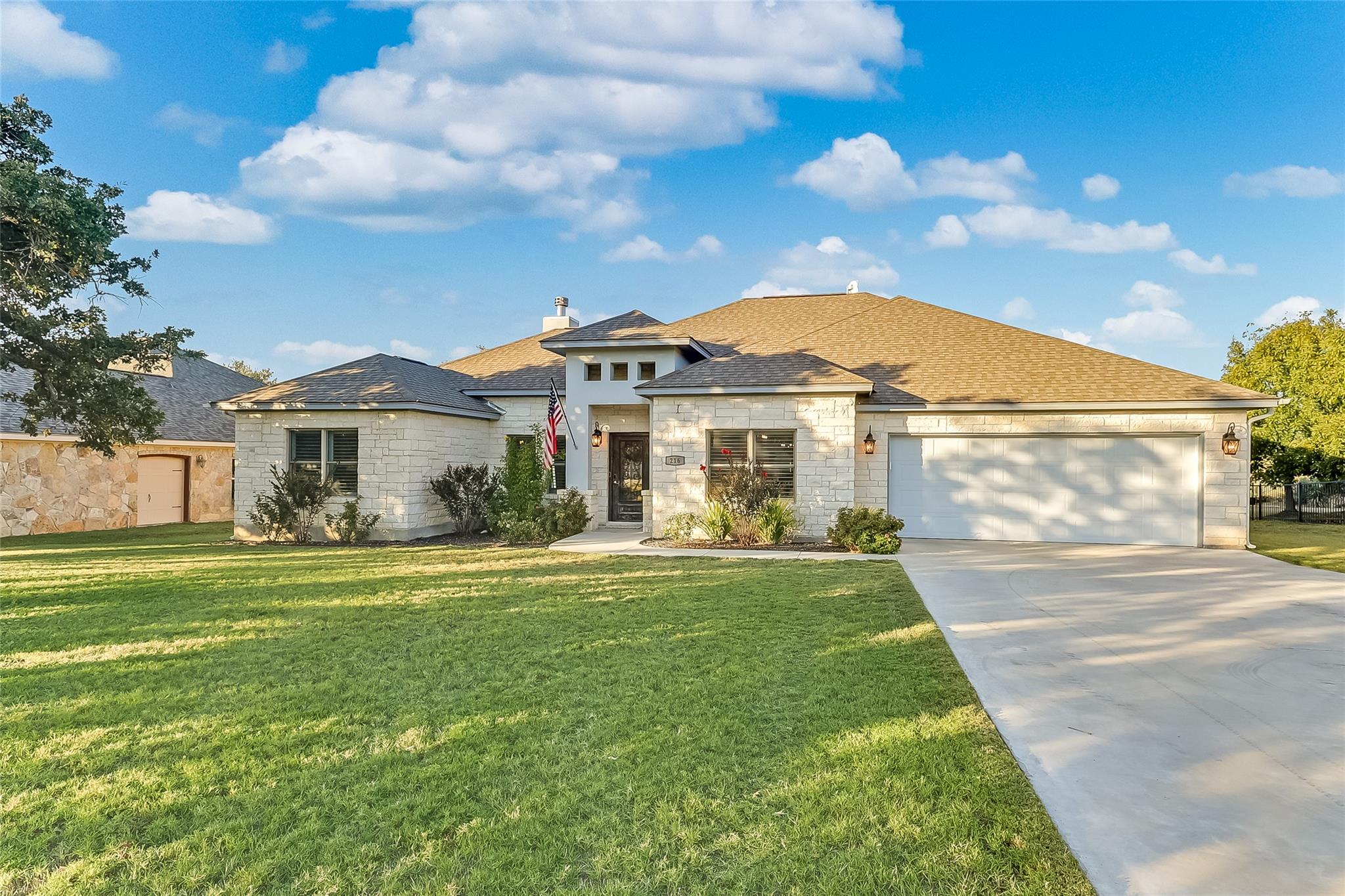 216 Enclave Dr Property Photo 2