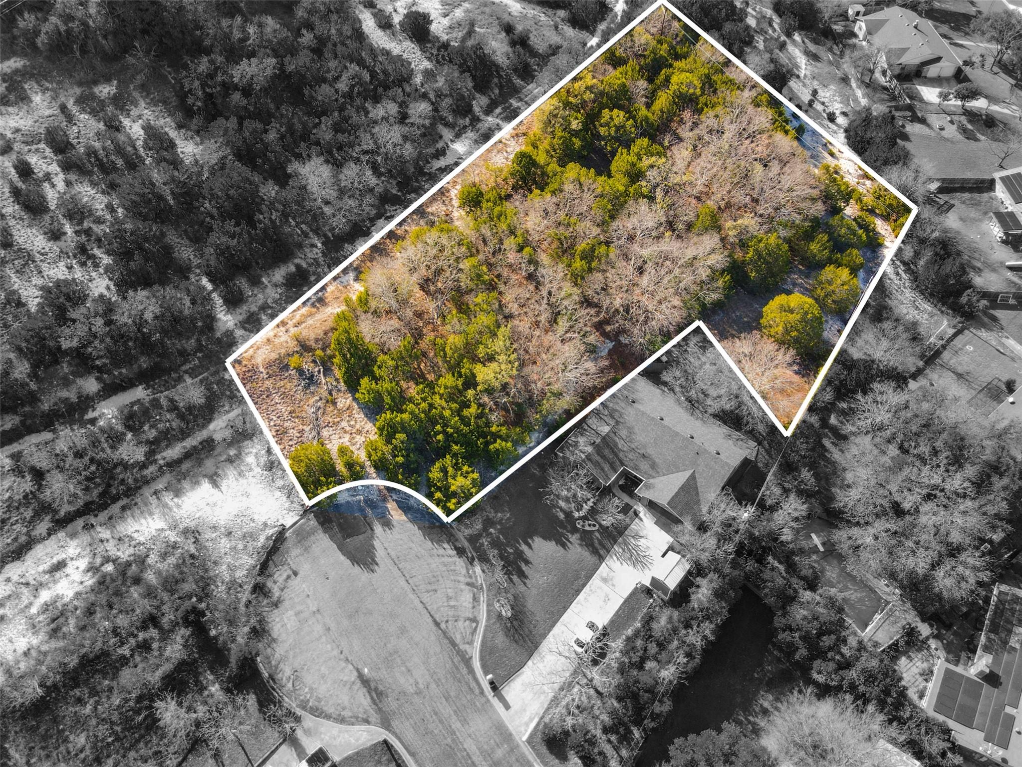 1714 Forest Hills Dr Property Photo 2