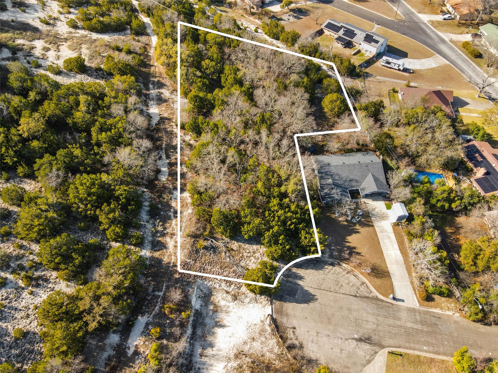 1714 Forest Hills Dr Property Photo 3