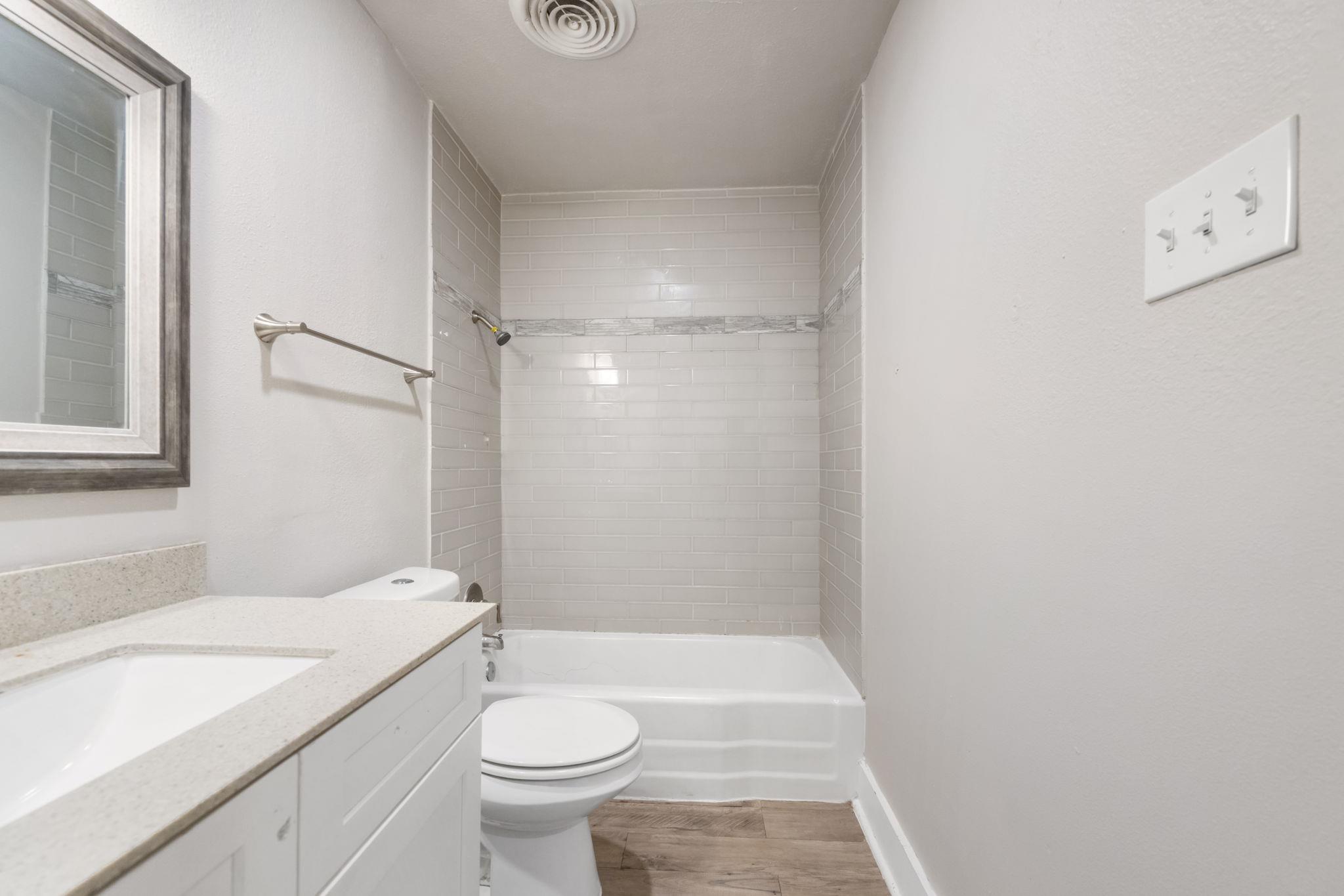 1302 E 52nd St Property Photo 10