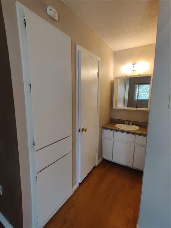 400 W 34th St #206 Property Photo 5