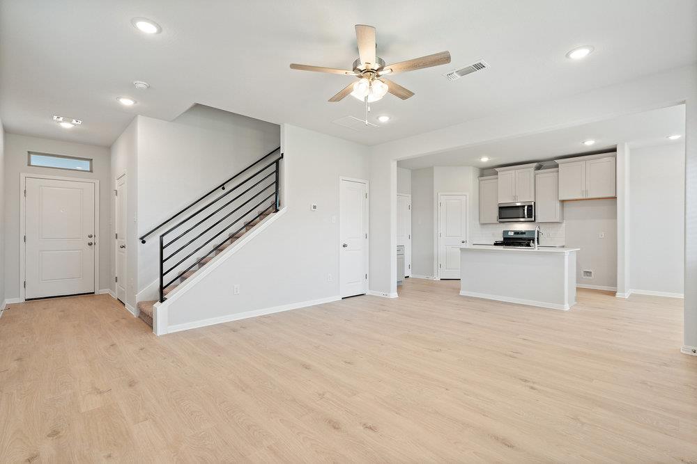 335 Young St Property Photo 3
