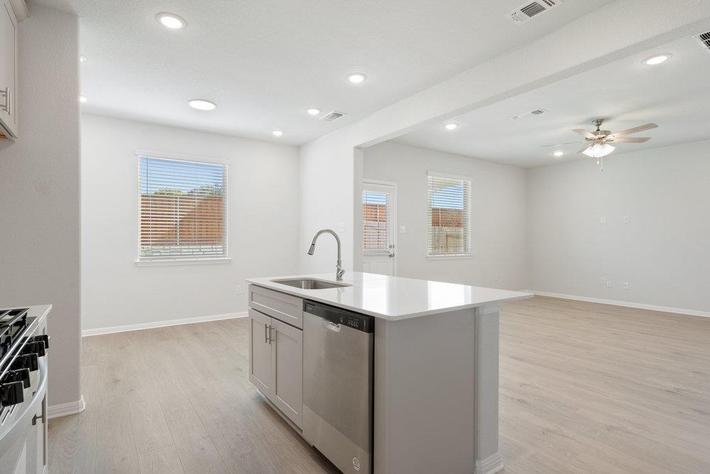 335 Young St Property Photo 7