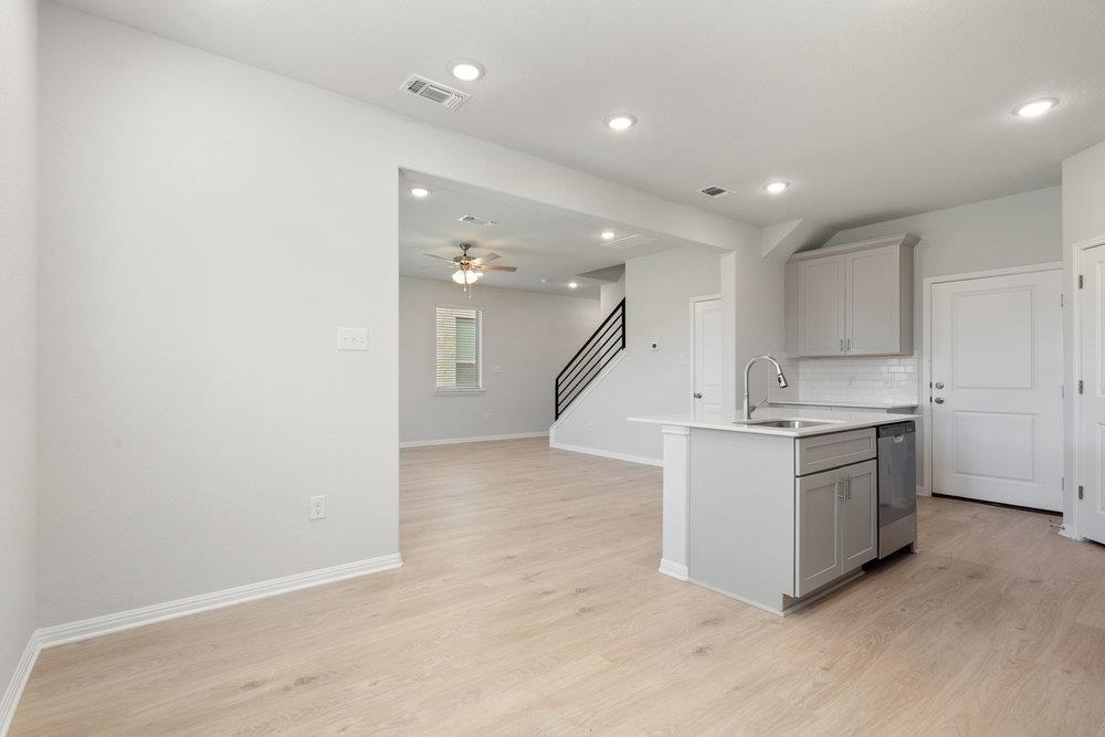 335 Young St Property Photo 8