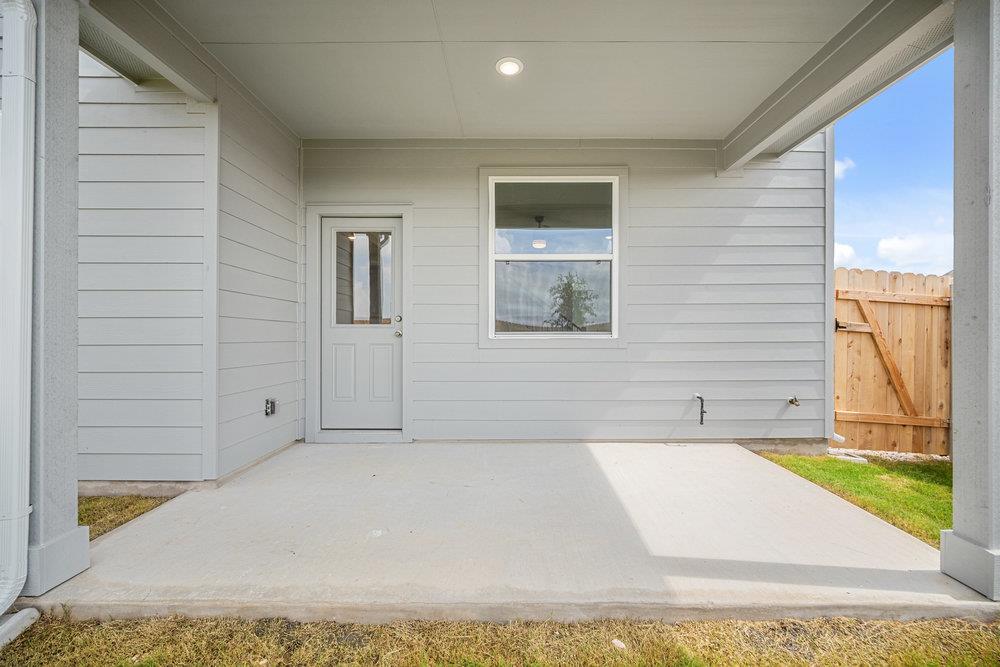 335 Young St Property Photo 24