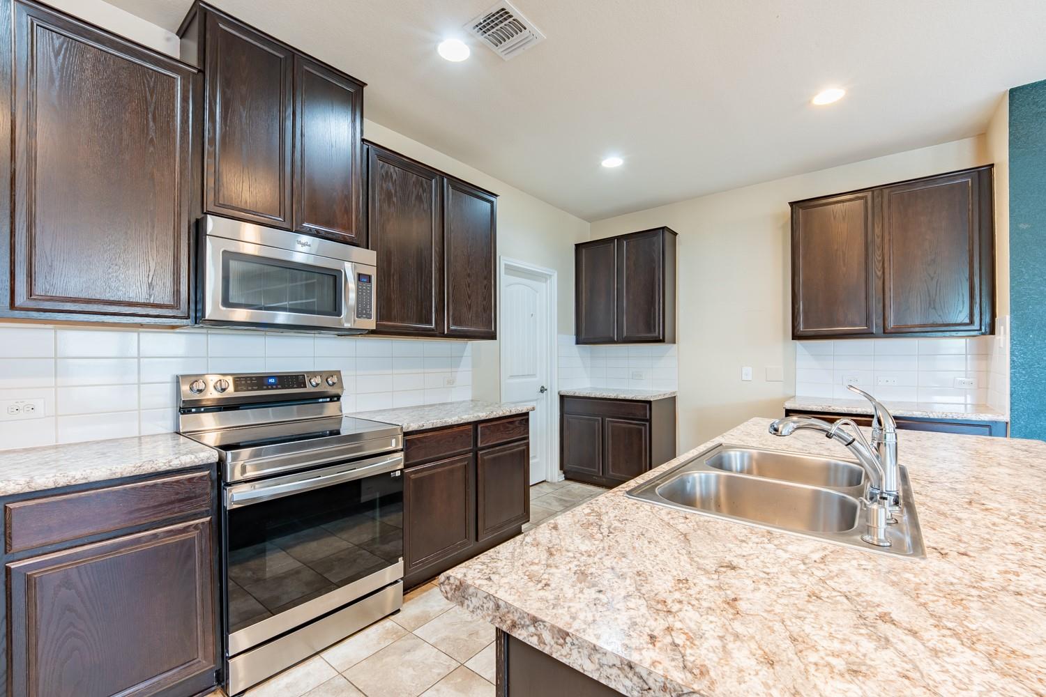 12416 Dwight Eisenhower St Property Photo 10