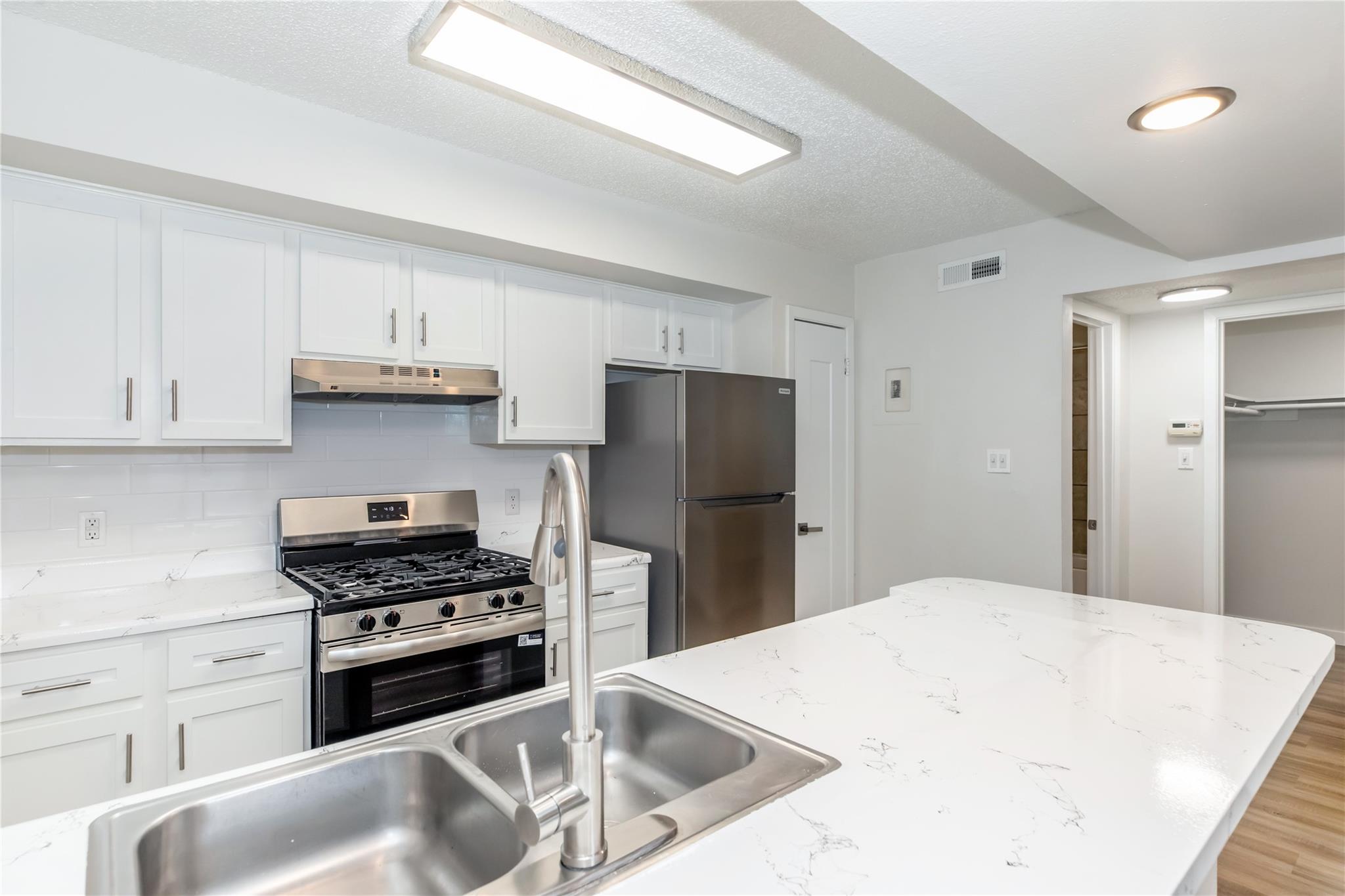 6008 N Lamar Blvd #120 Property Photo 3