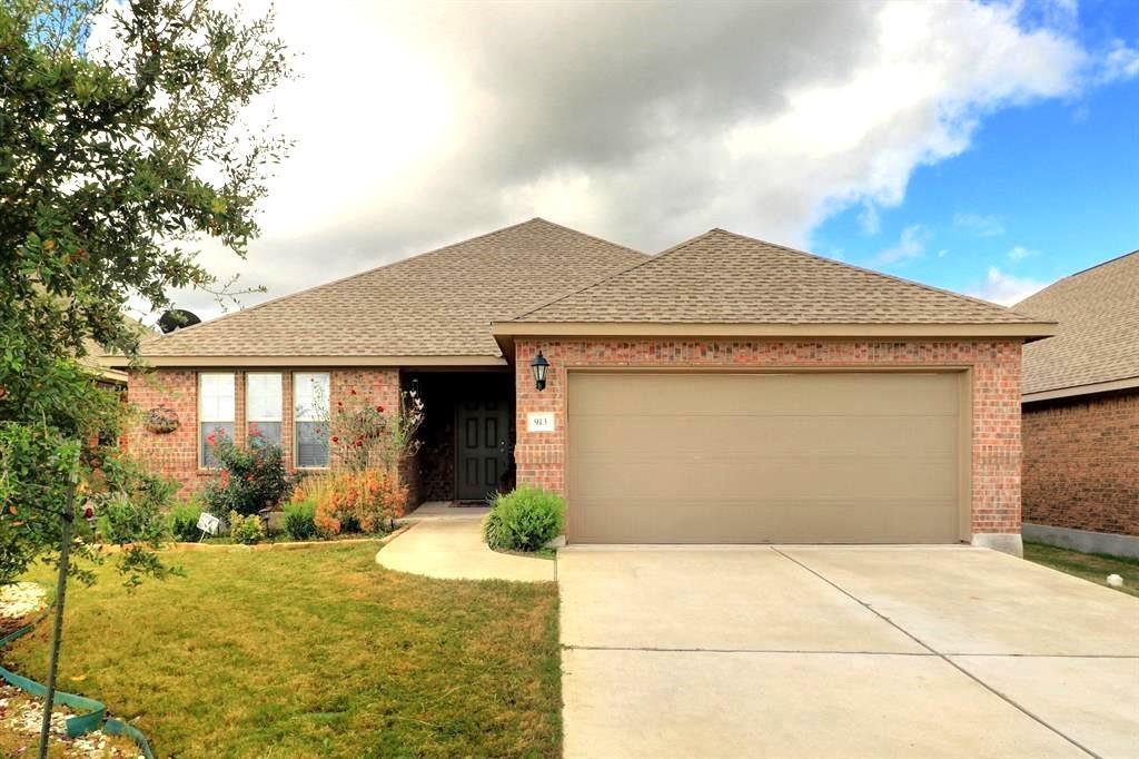 913 Coulee Dr Property Photo 1