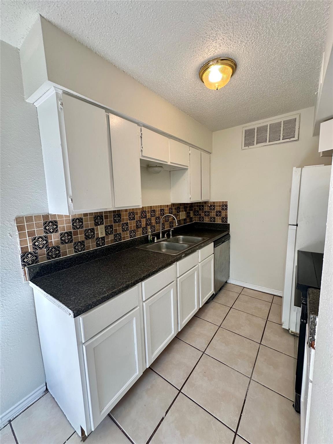 4322 Gillis St #204 Property Photo 4