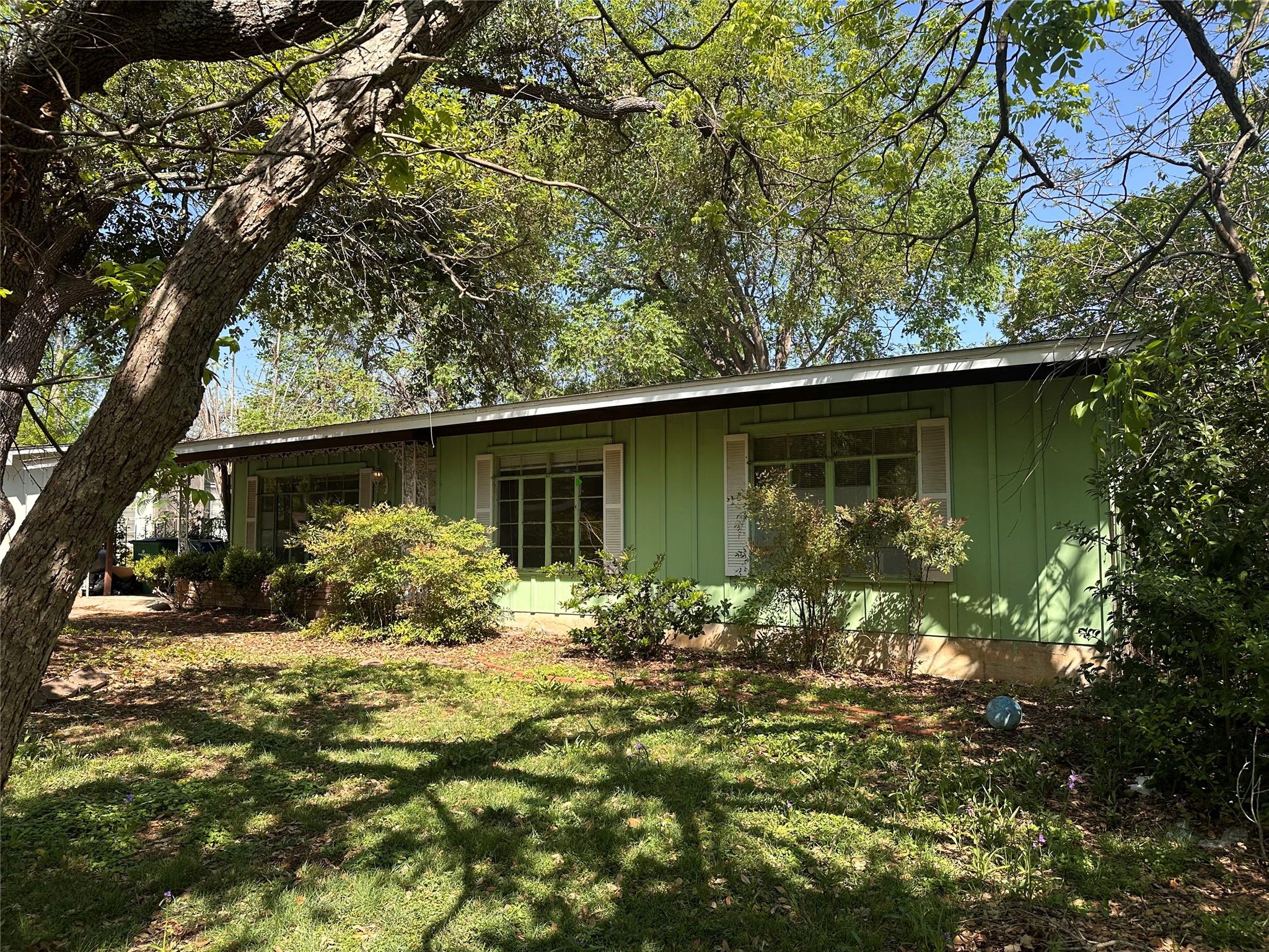 1006 Gilmore St Property Photo