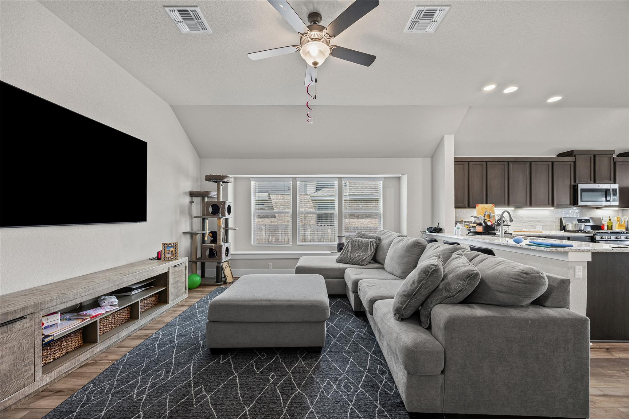 627 Biscayne Bay Bnd Property Photo 4