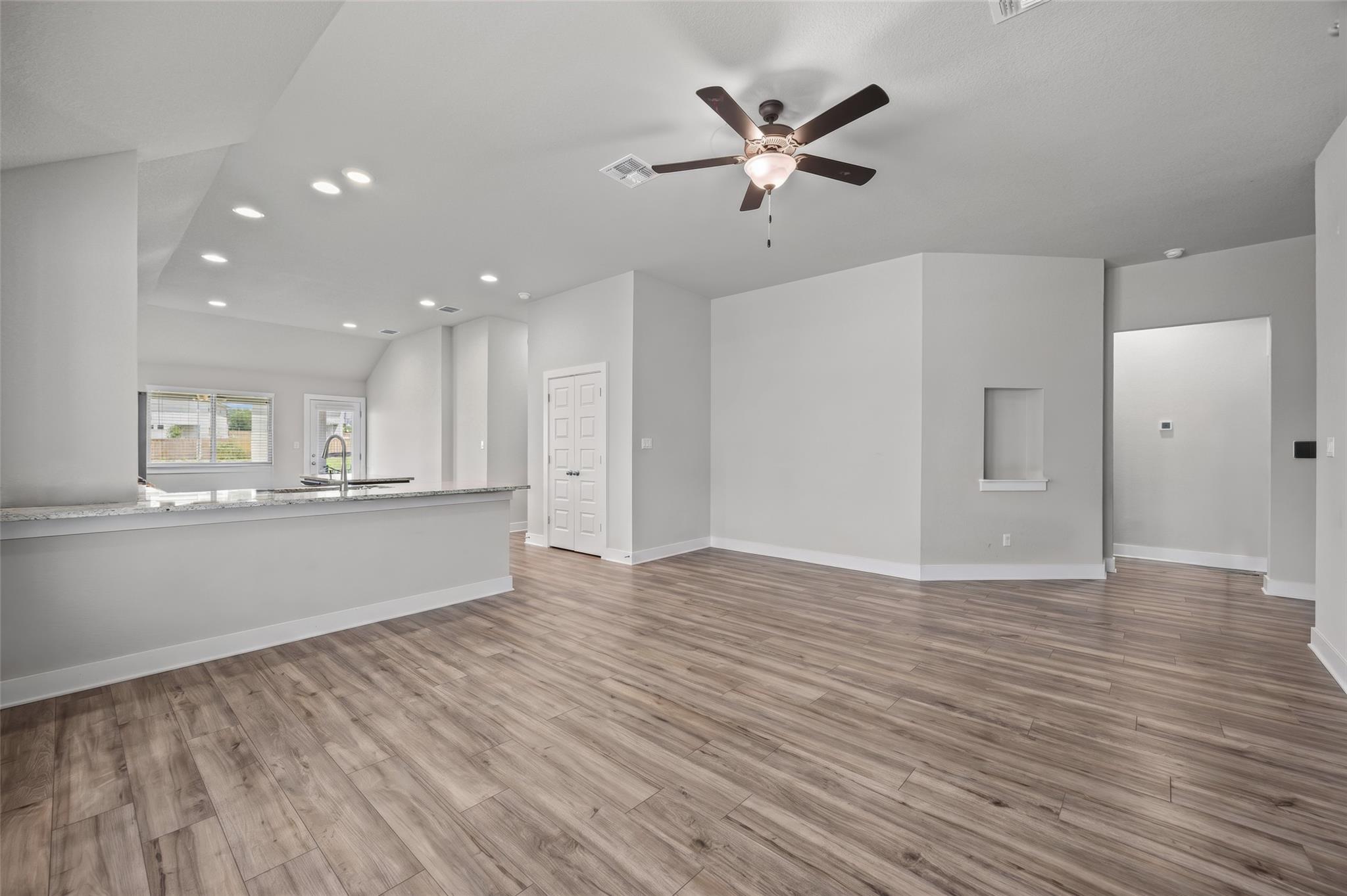 627 Biscayne Bay Bnd Property Photo 6