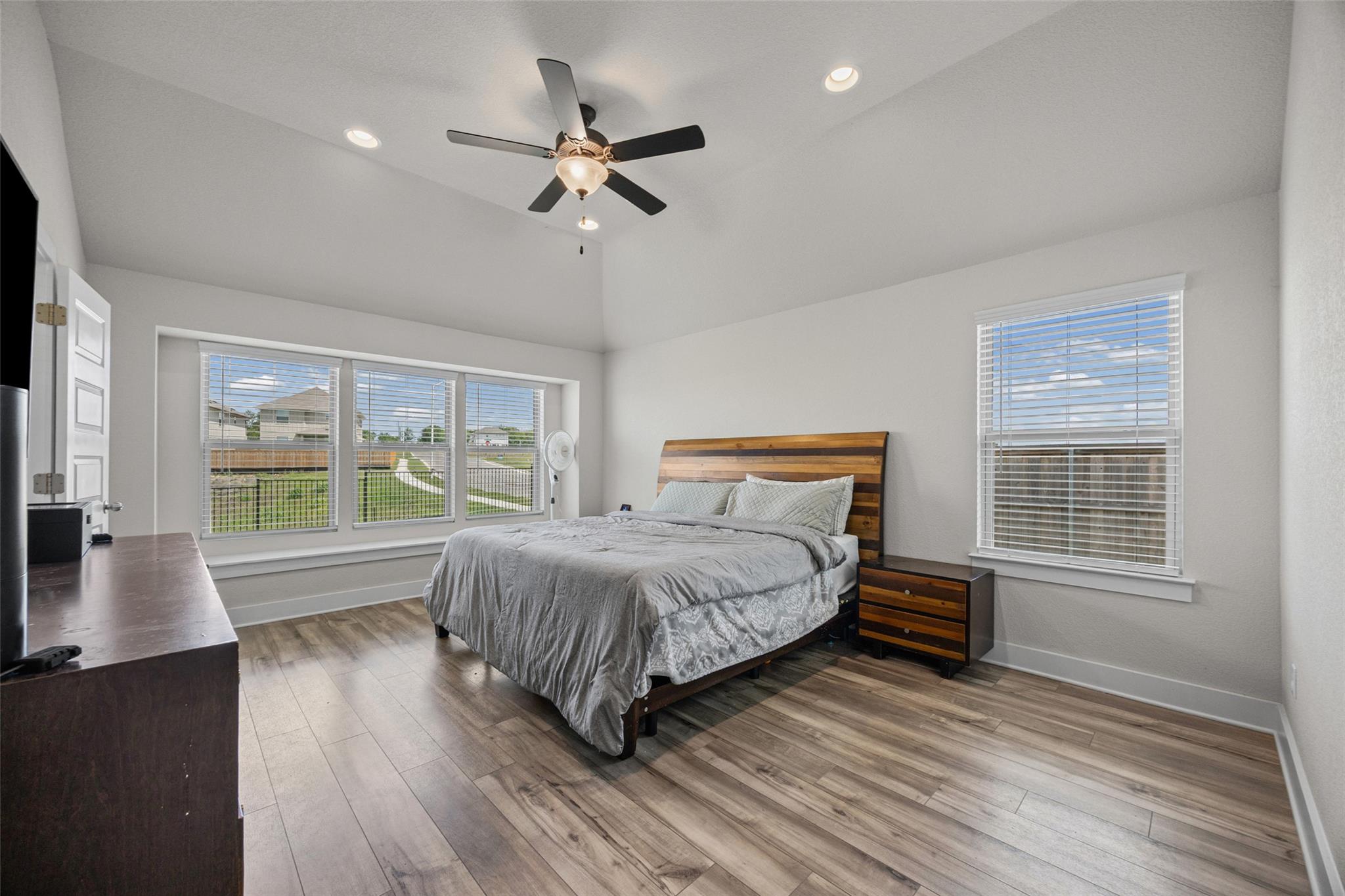 627 Biscayne Bay Bnd Property Photo 9