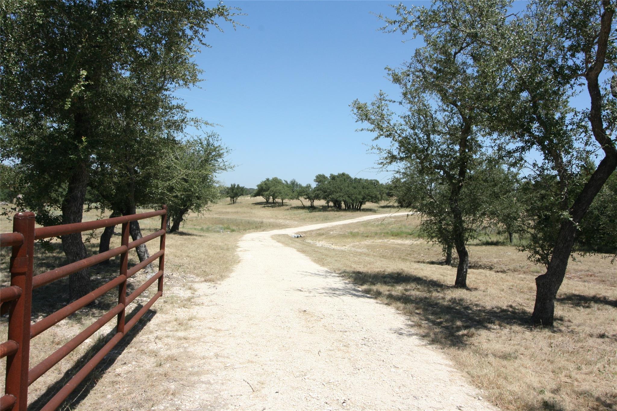 191 Pivot Cir Property Photo 2