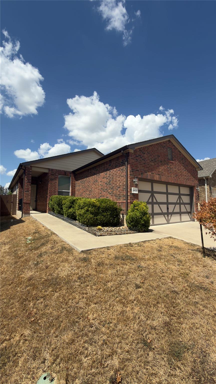 14620 Goshawk Dr Property Photo 2