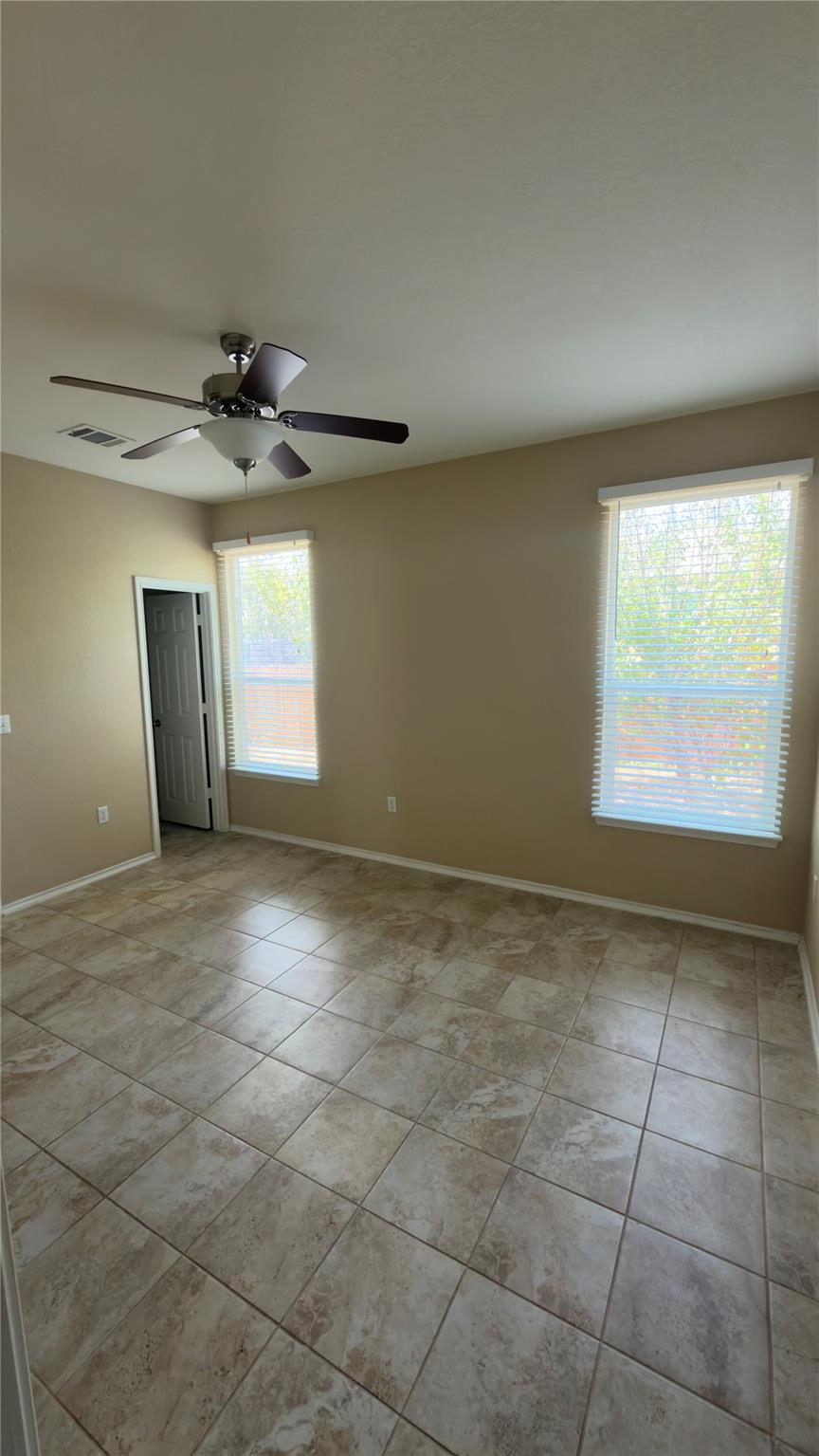 14620 Goshawk Dr Property Photo 6