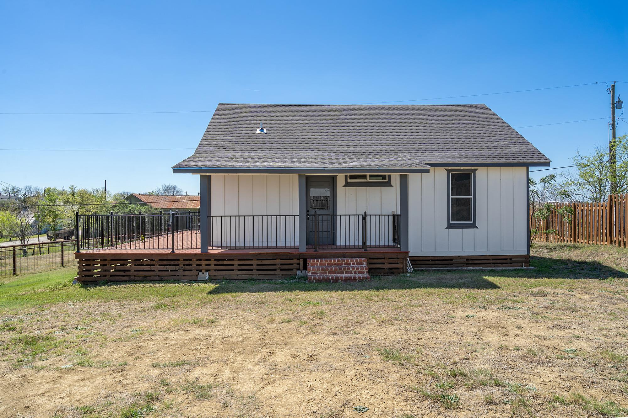 302 N Austin St Property Photo 18