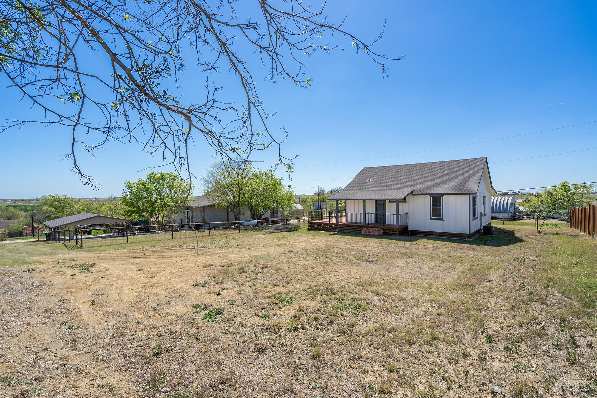 302 N Austin St Property Photo 20