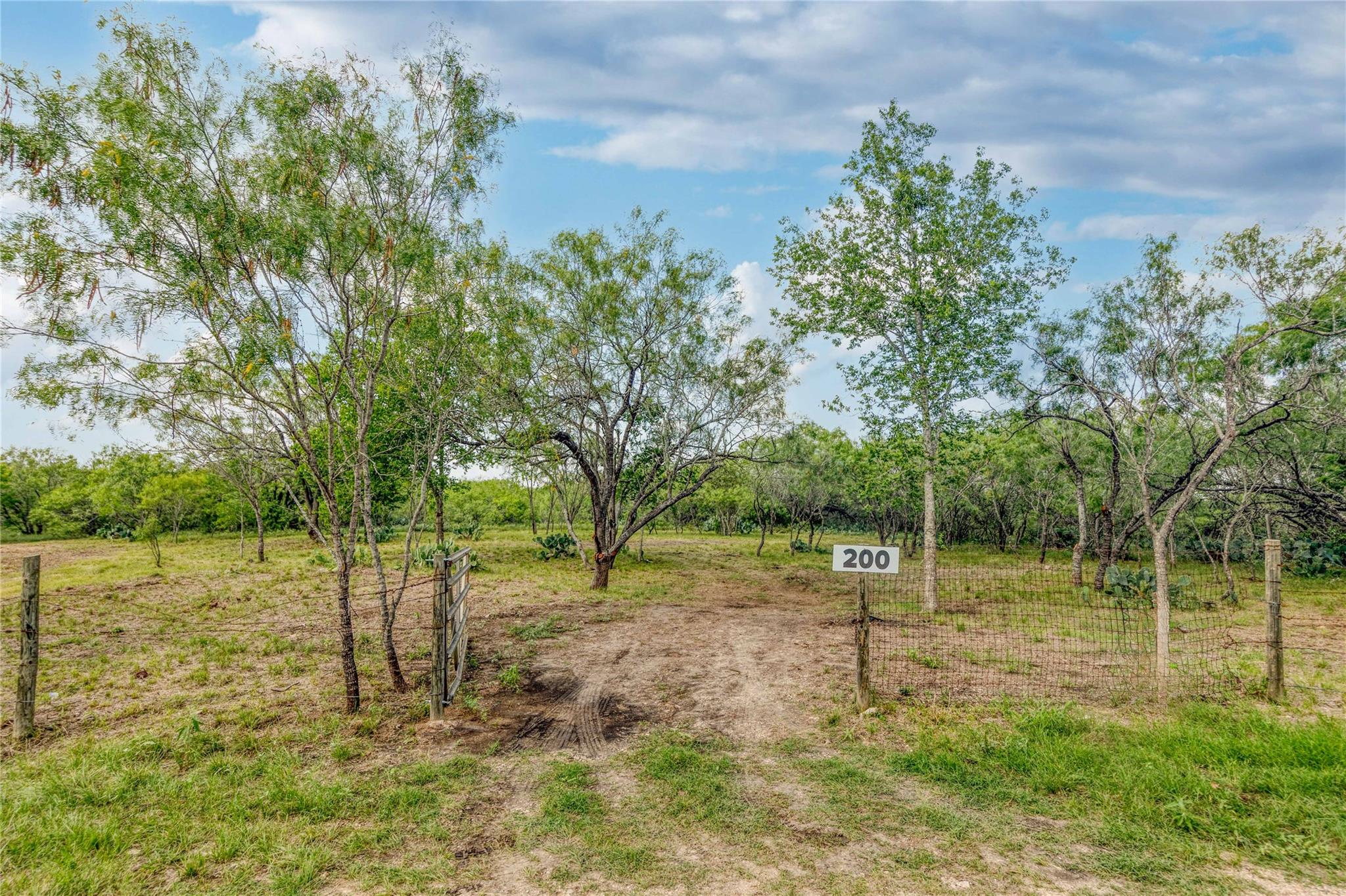 200 Armstrong Rd Property Photo 1