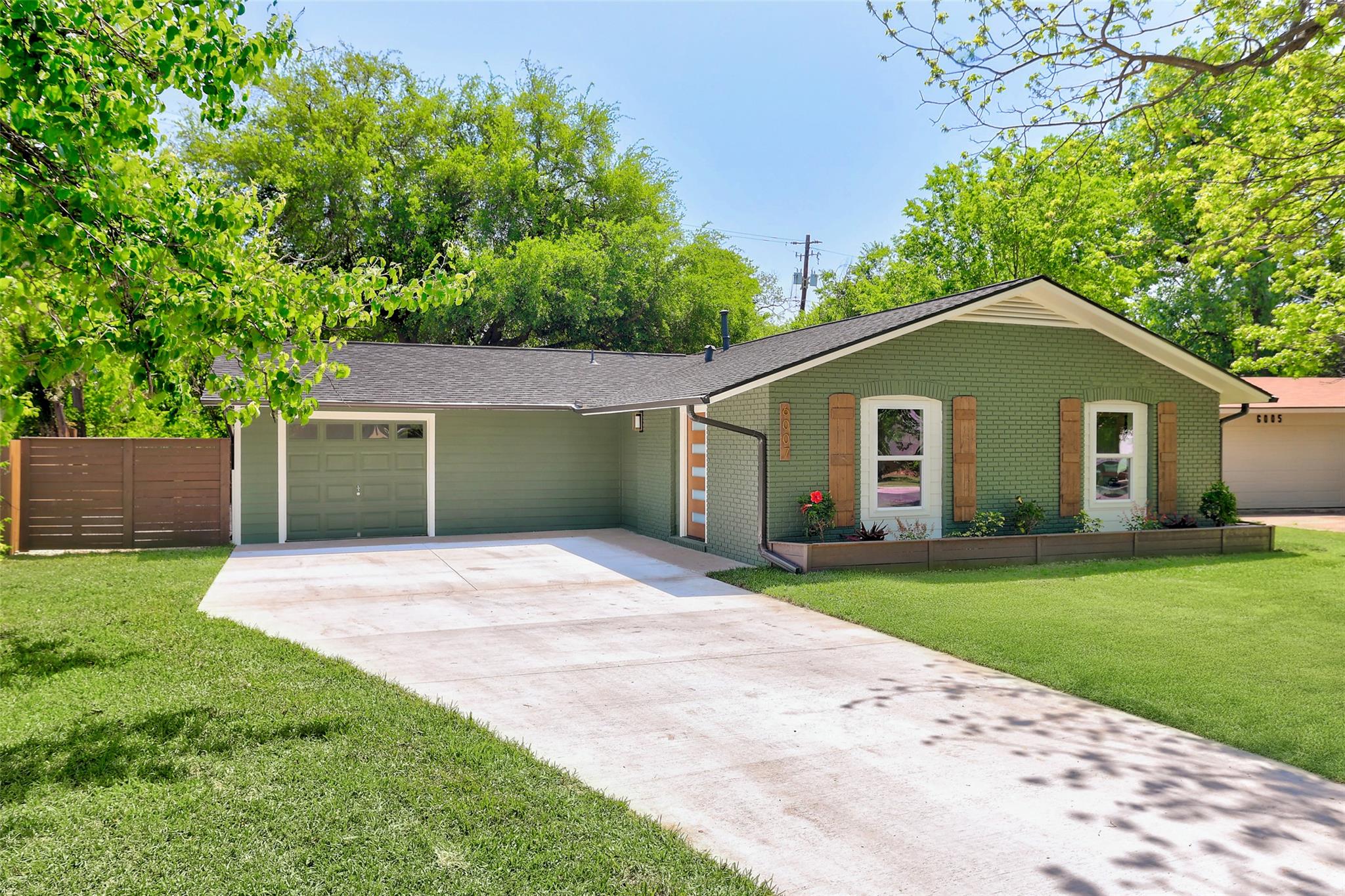6007 Belfast Dr Property Photo 3