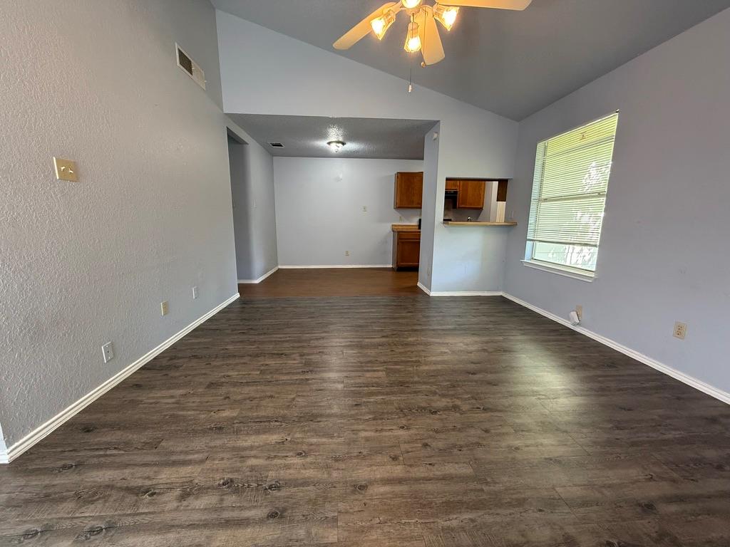 1200 Orchard Park Cir Property Photo 3