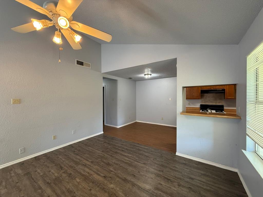 1200 Orchard Park Cir Property Photo 4